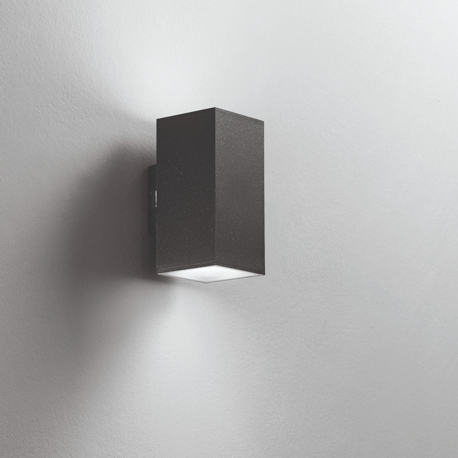 Applique LED 9,9x7,8 cm in policarbonato nero con doppia emissione