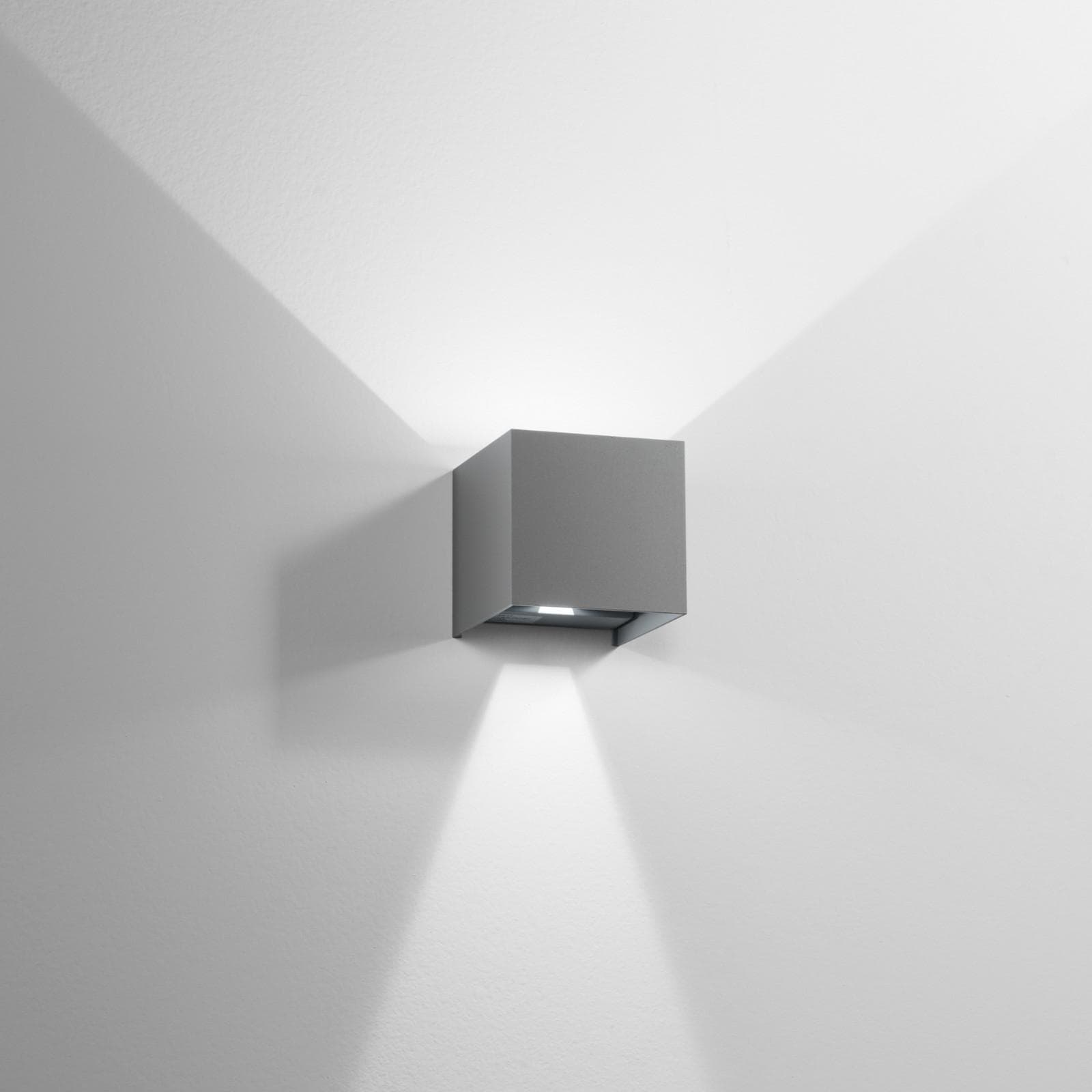 Applique LED biemissione da esterno 10x10 cm in alluminio silver
