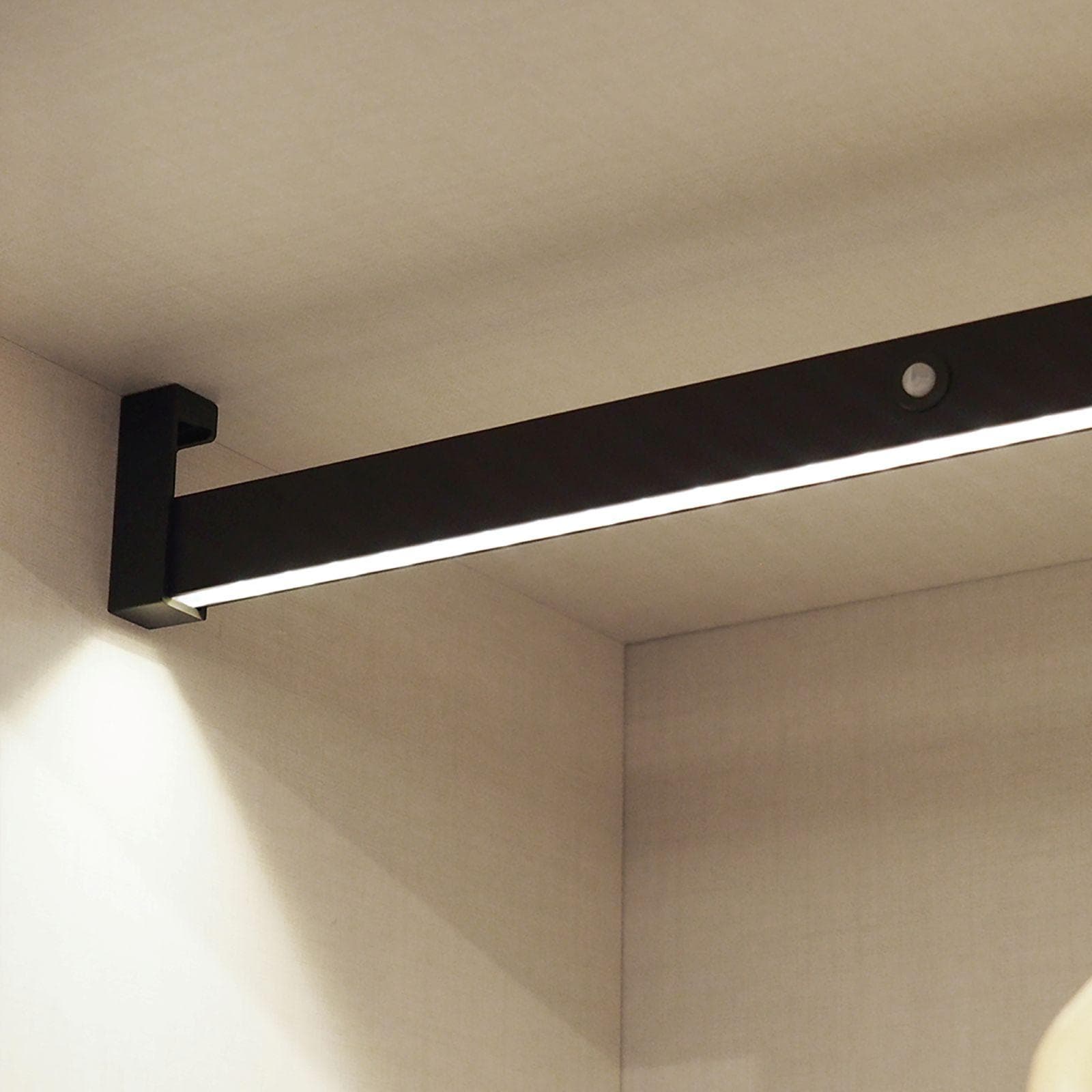 Barra appendiabiti per armadio con luce led 41-56 cm in alluminio verniciato moka - Clever