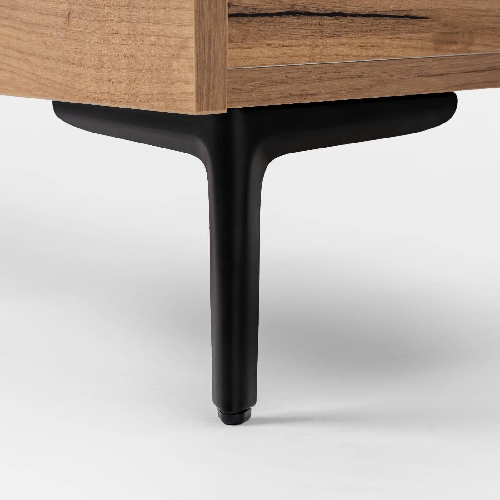 Cassettiera 60x115h cm rovere gold con 5 cassetti soft close e piedi in metallo nero - Judith