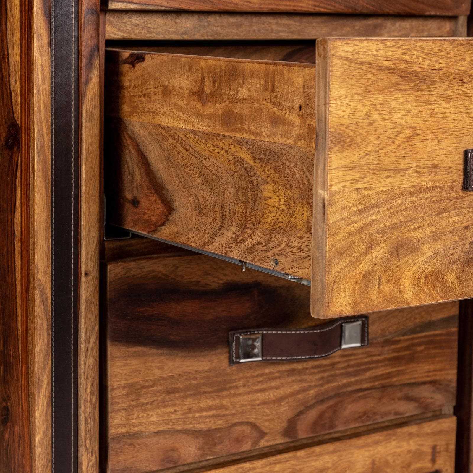 Cassettiera 60x126h cm in legno con 5 cassetti - Freia Sheesham