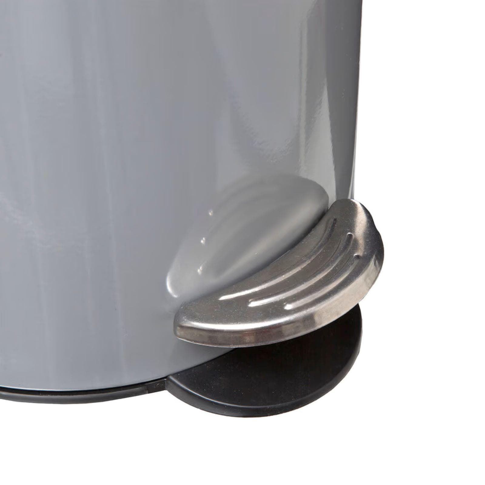 Cestino portarifiuti 3 litri in metallo grigio con pedale e coperchio soft close - Adelina