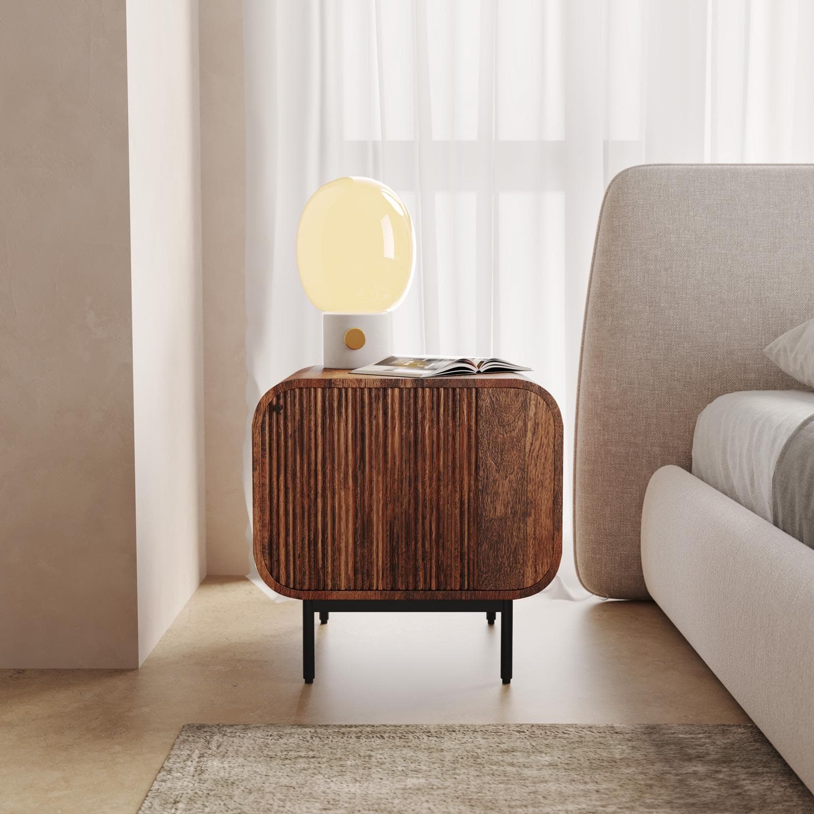Comodino 50x50h cm in legno di mango scuro cannettato - Kanpur