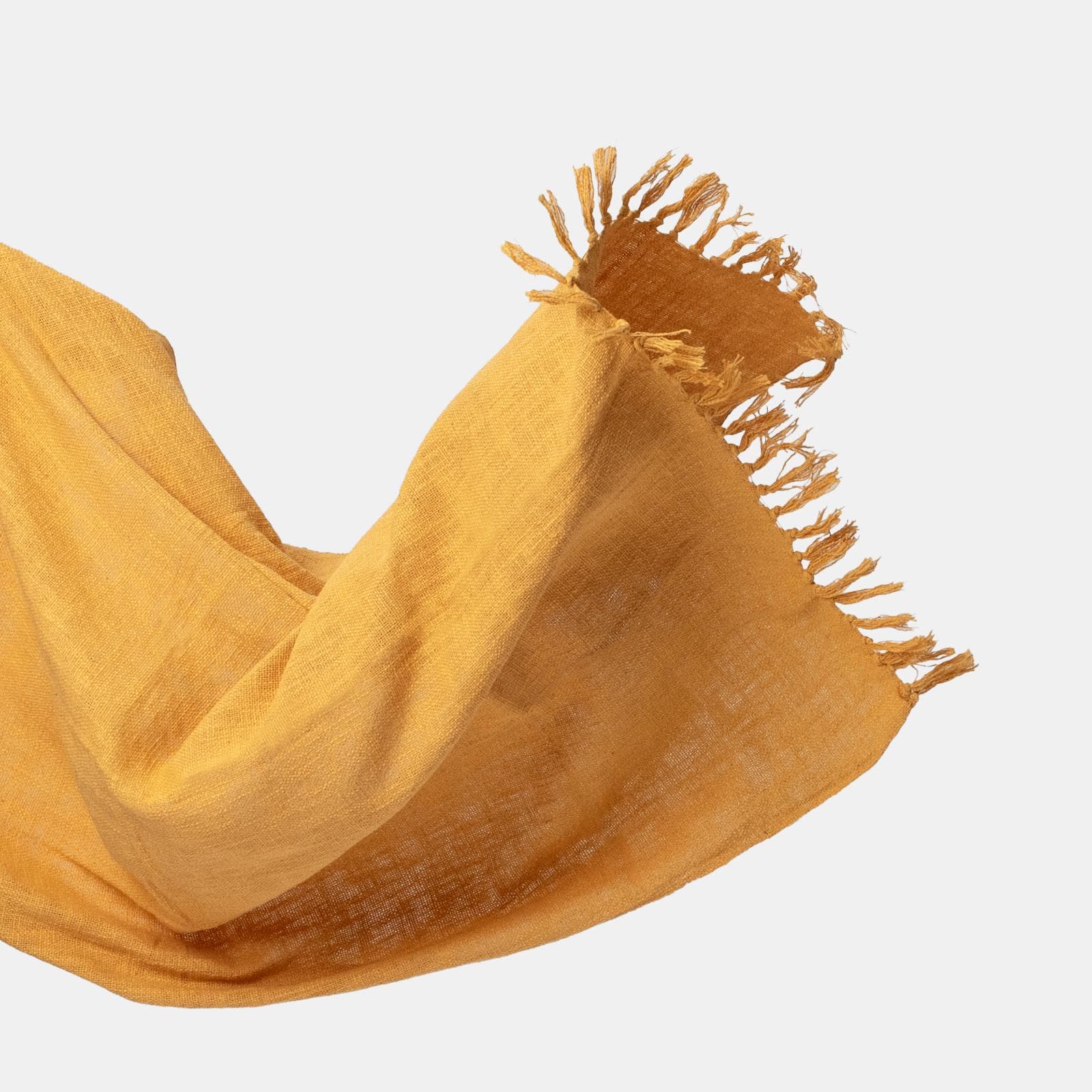 Copriletto 130x170 cm in cotone intrecciato senape con frange