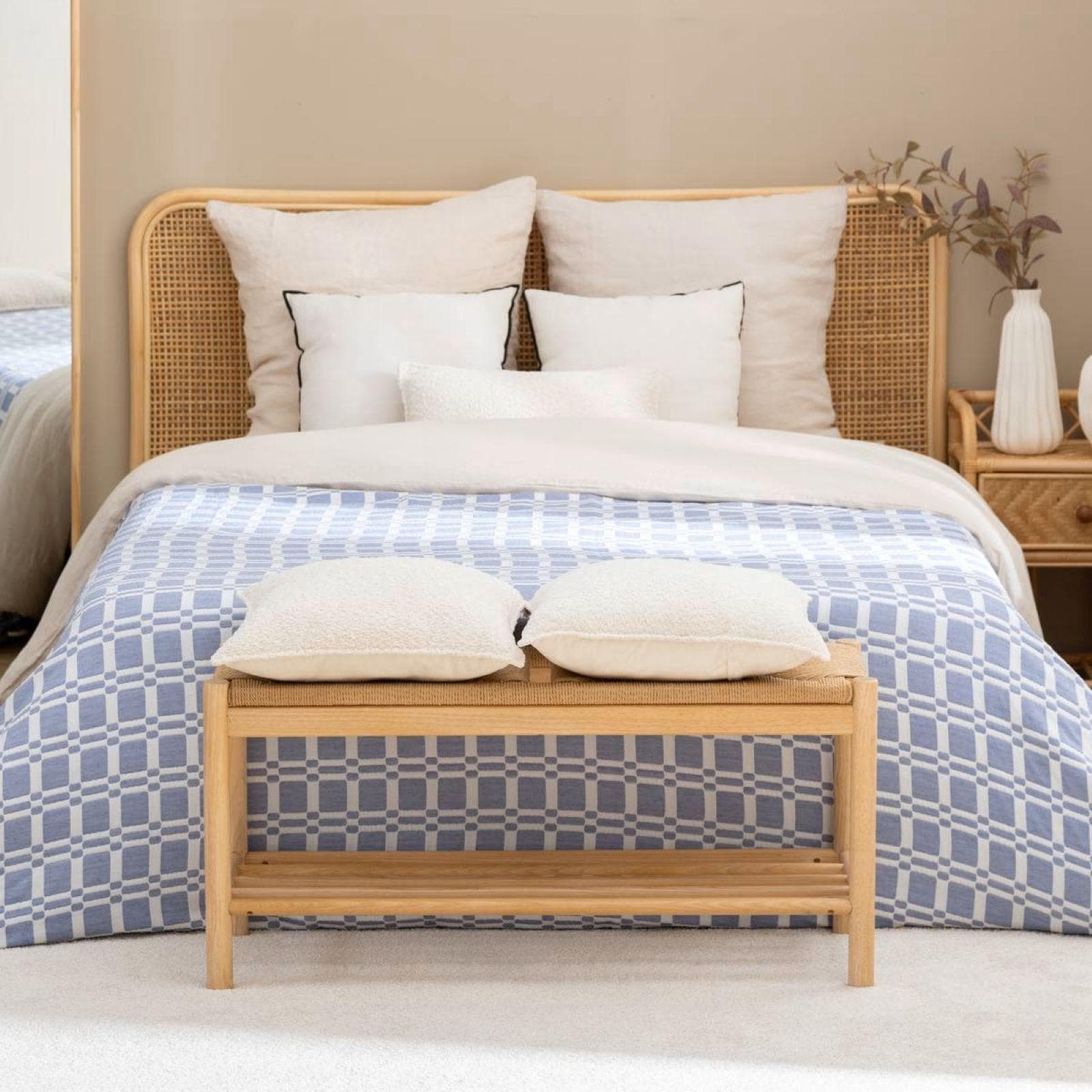Copriletto 260x240 cm reversibile in tessuto blu e bianco