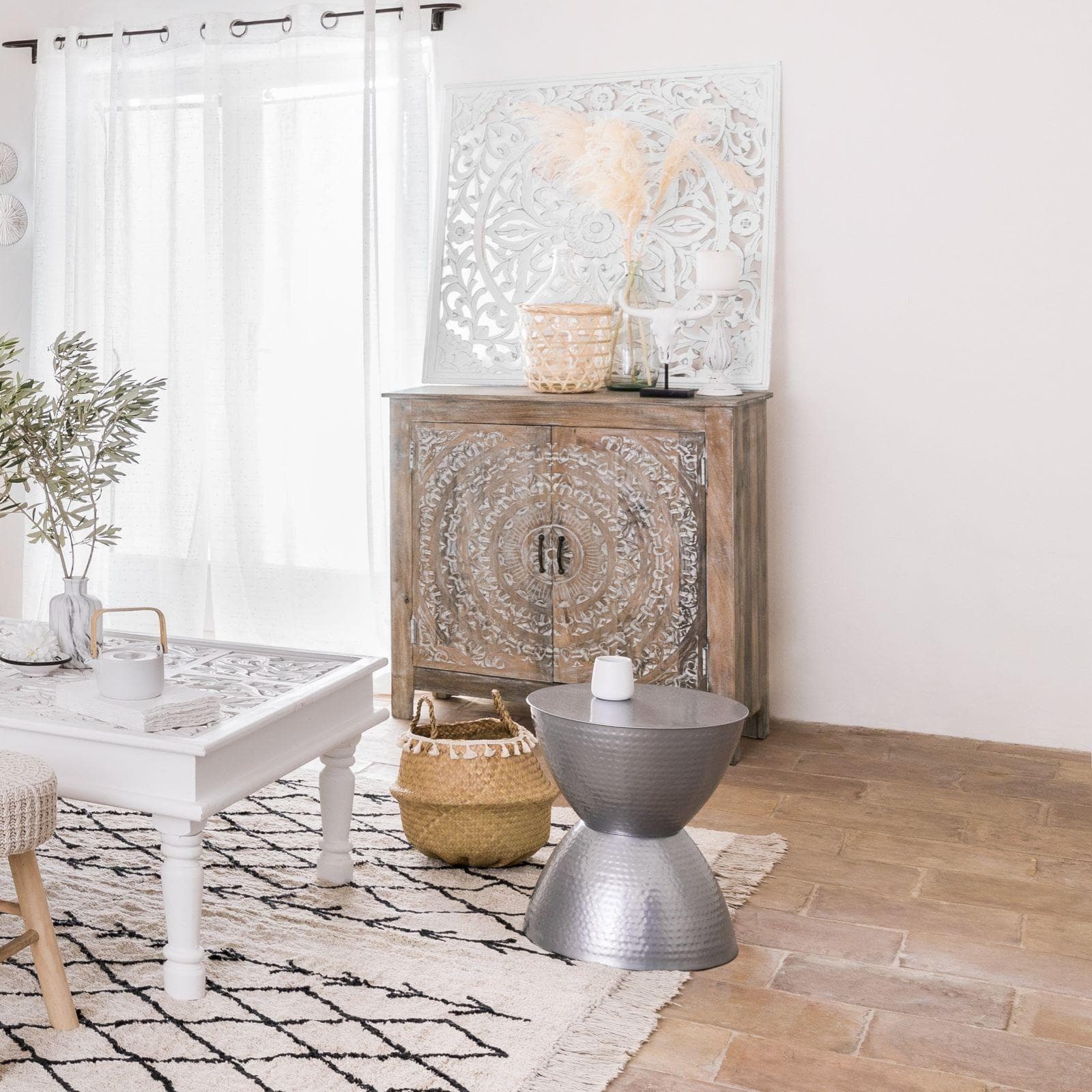 Credenza 90x90h cm in legno di mango con 2 ante intagliate a mano - Sintra