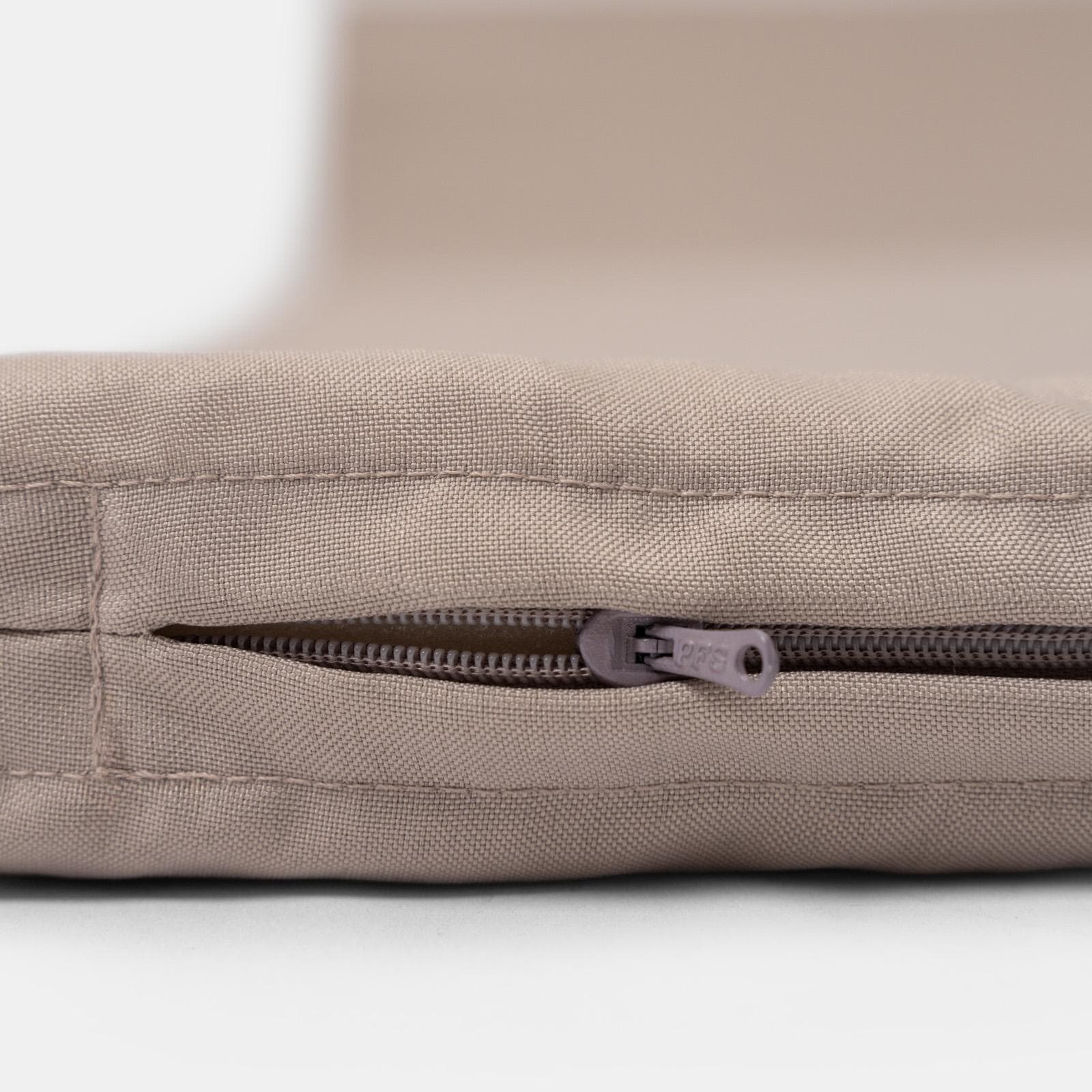 Cuscino per lettino prendisole 185x55 cm con lacci in poliestere idrorepellente tortora - Bangkok