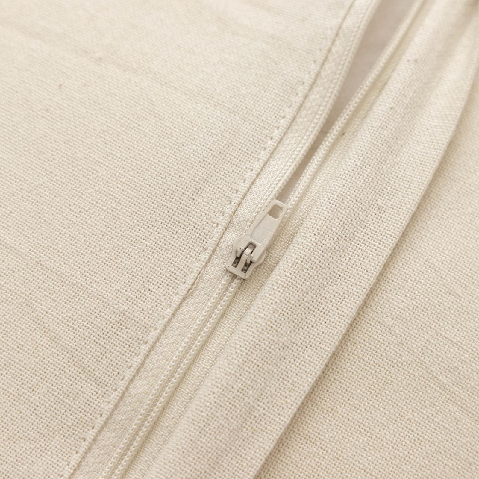 Cuscino sfoderabile 45x45 in tessuto beige con disegno geometrico microteddy sabbia