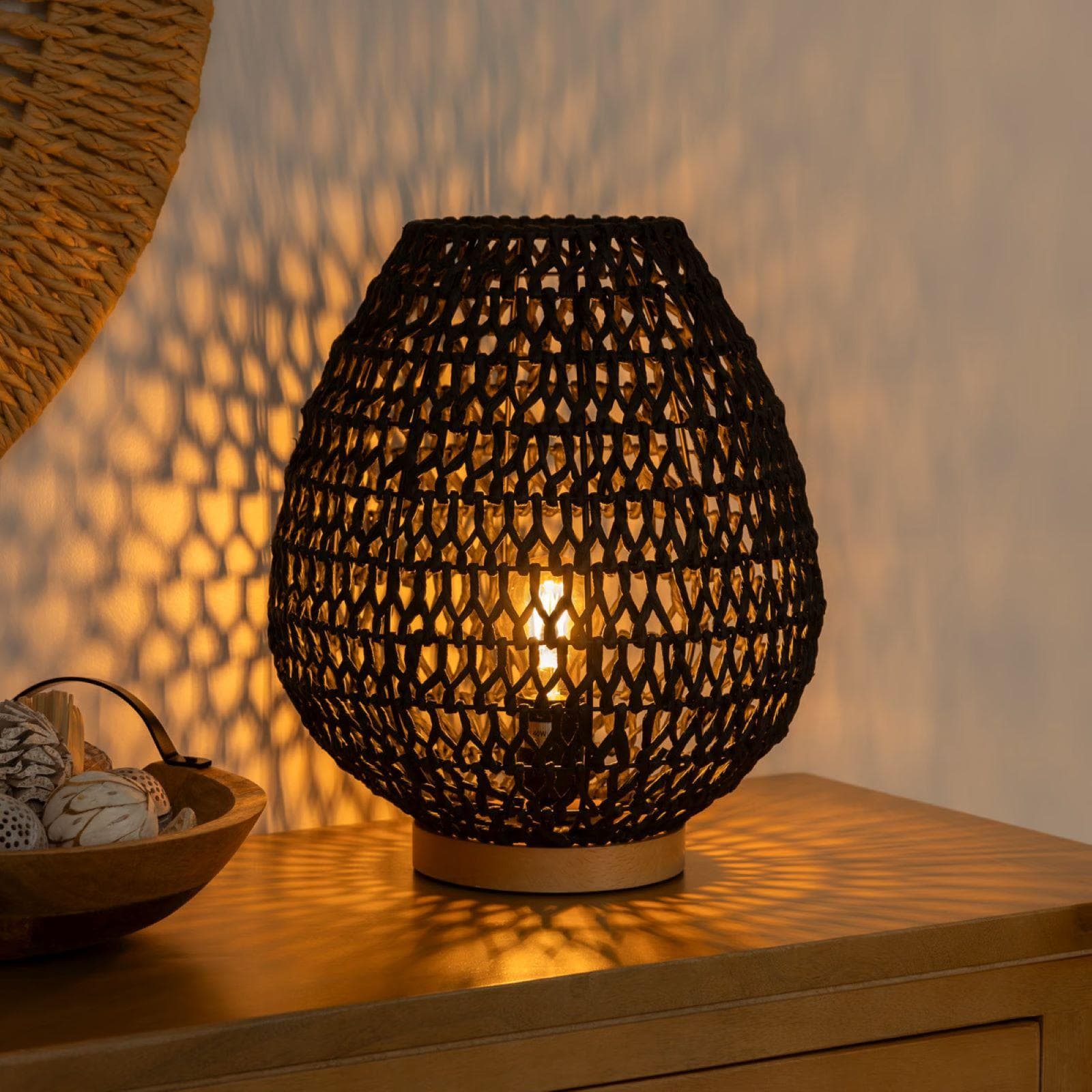 Lampada da tavolo 36h cm intrecciata in corda nero con base in legno di faggio - Enrika