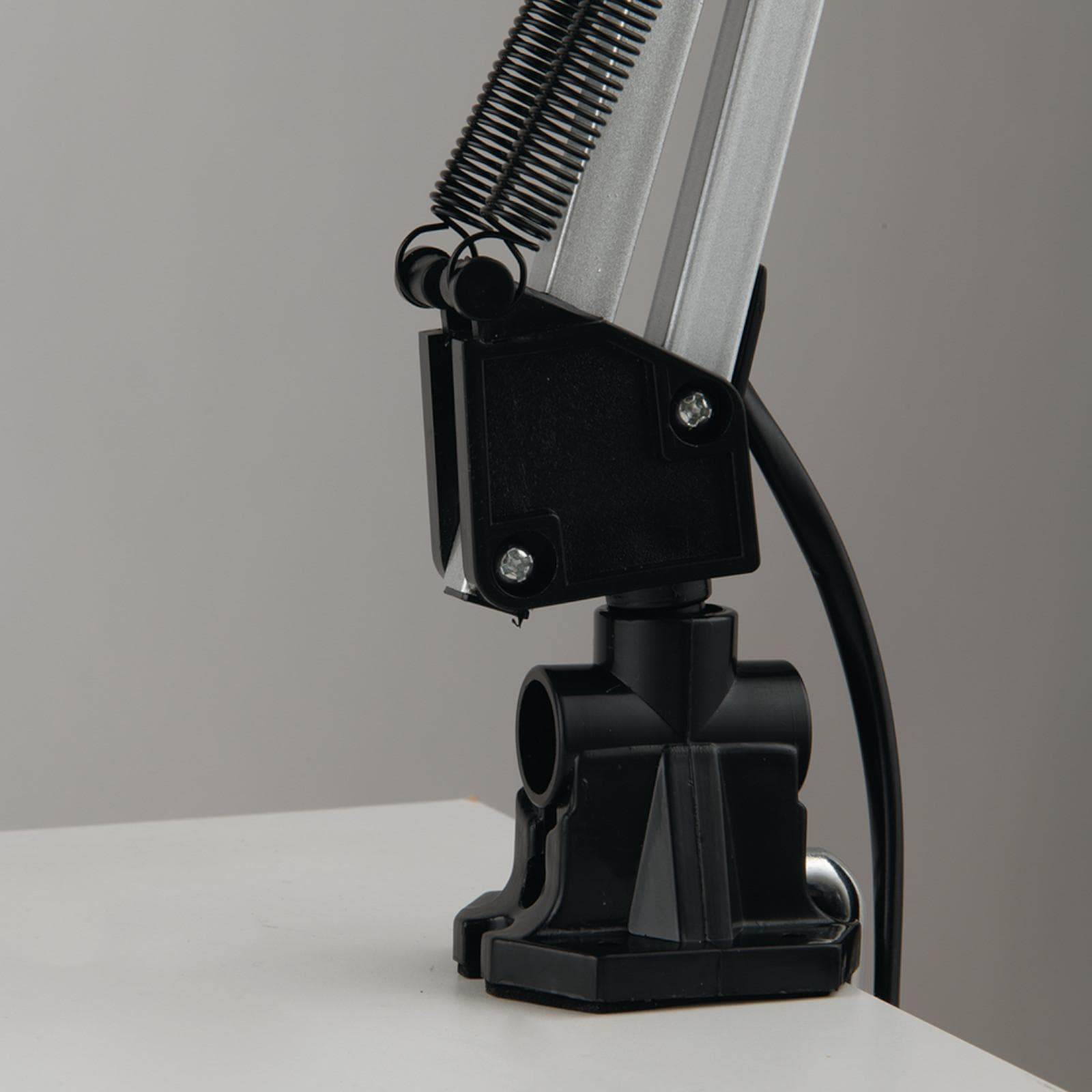 Lampada da tavolo 42x60 cm con diffusore orientabile in metallo silver