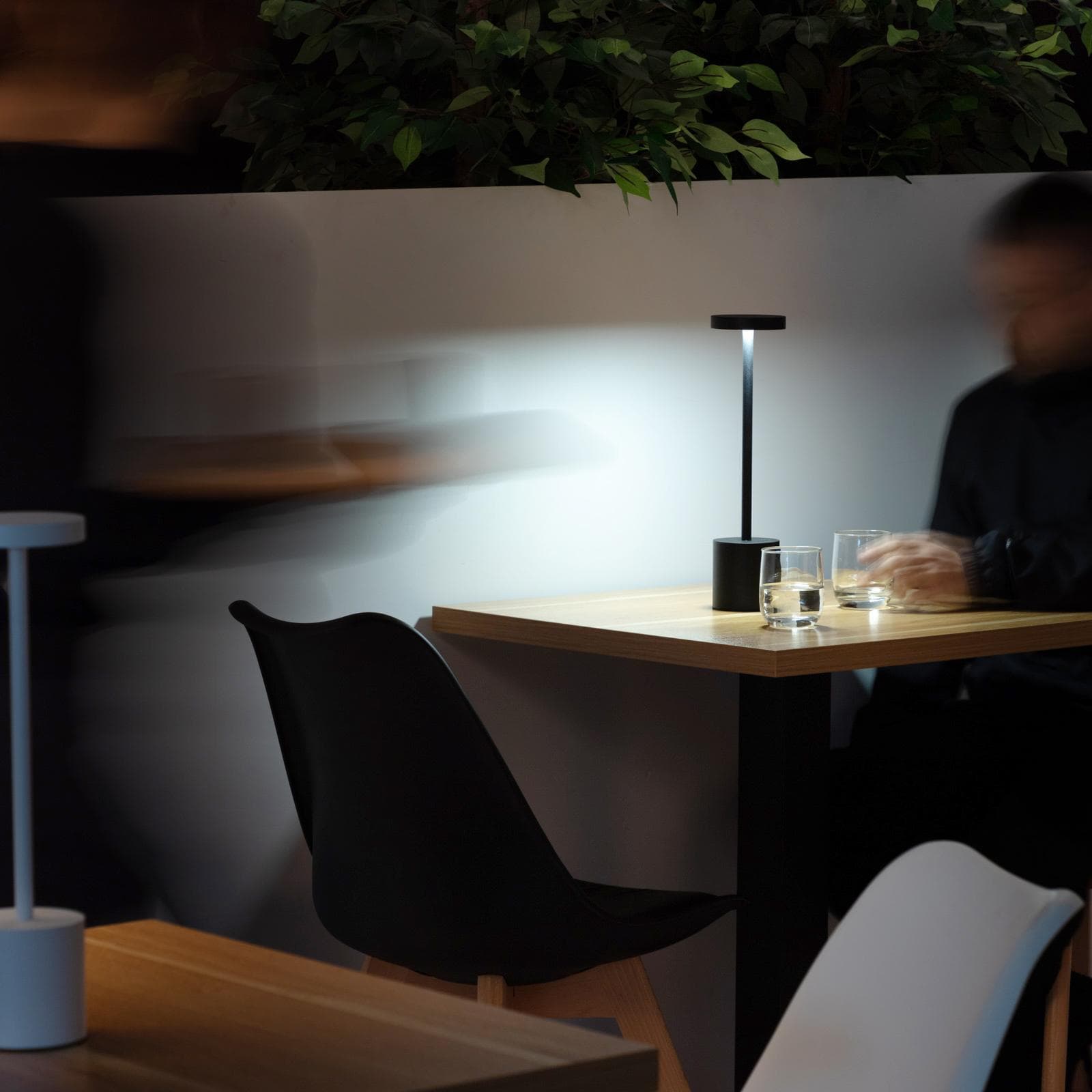 Lampada da tavolo portatile a LED 11x38h cm in alluminio nero - Spritz