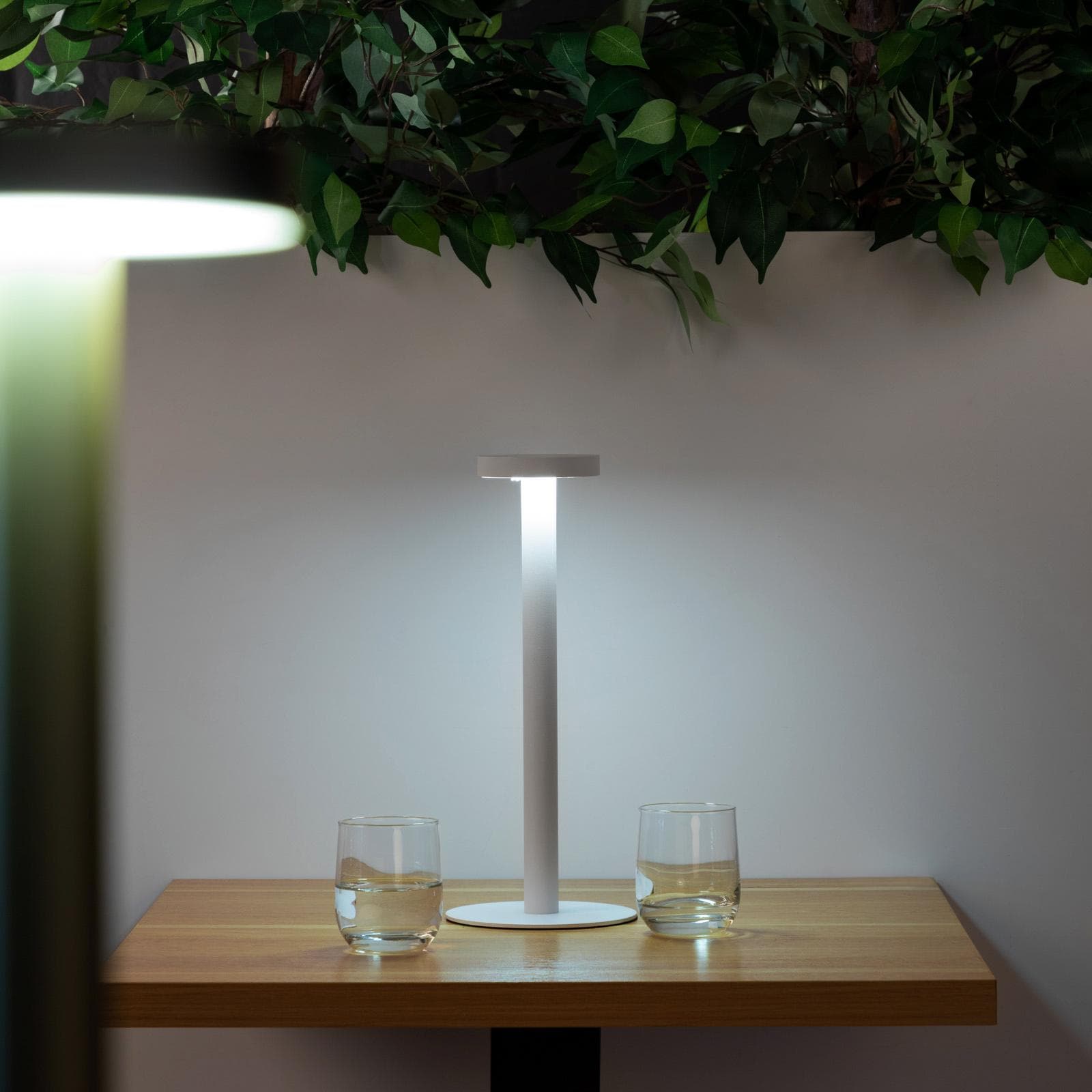 Lampada da tavolo portatile a LED 14x34h cm in alluminio bianco - Fair