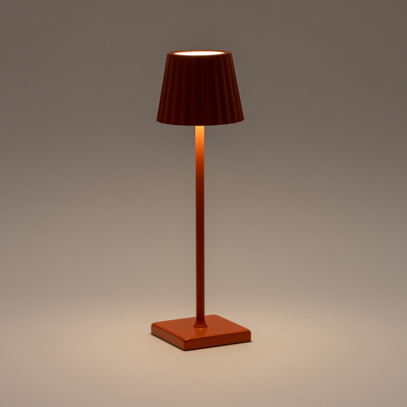 Lampada da tavolo touch a LED plissettata 14x40h cm in alluminio aragosta - Isobel