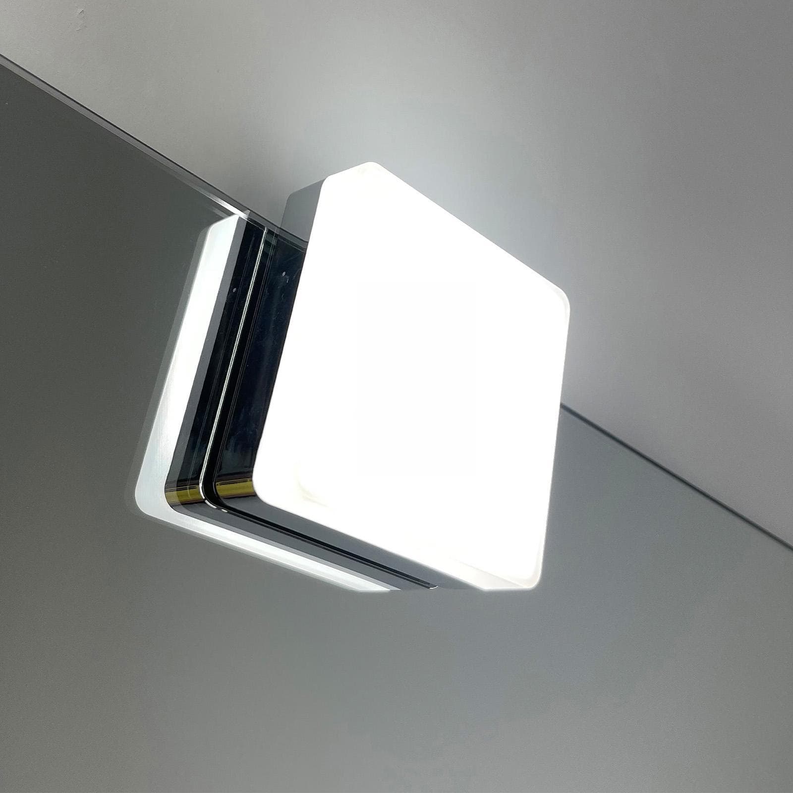 Lampada led 7,5x7,5x3,5 cm in abs cromo