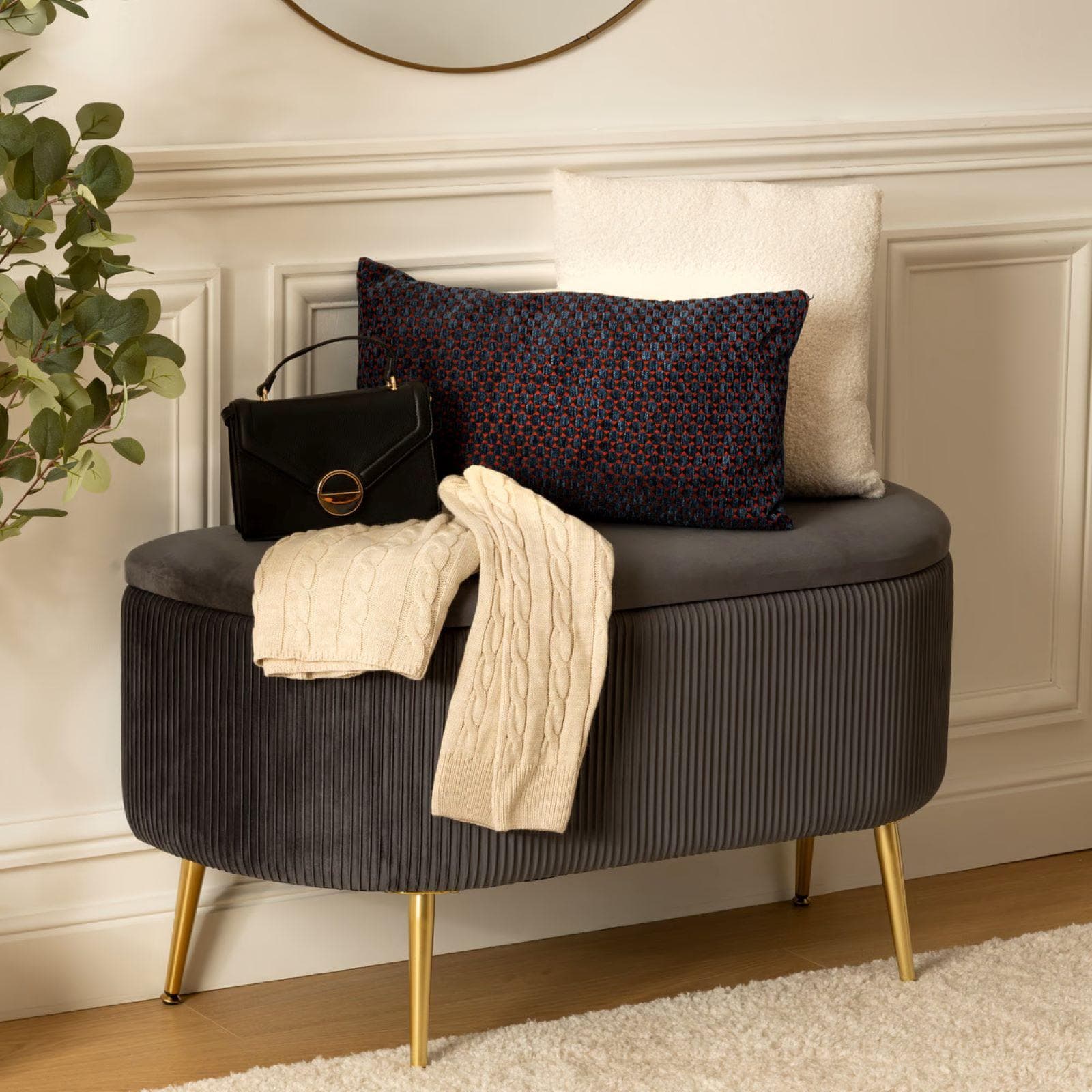Panca contenitore 100x40 cm a mezzaluna in velluto grigio con gambe in metallo oro - Caen