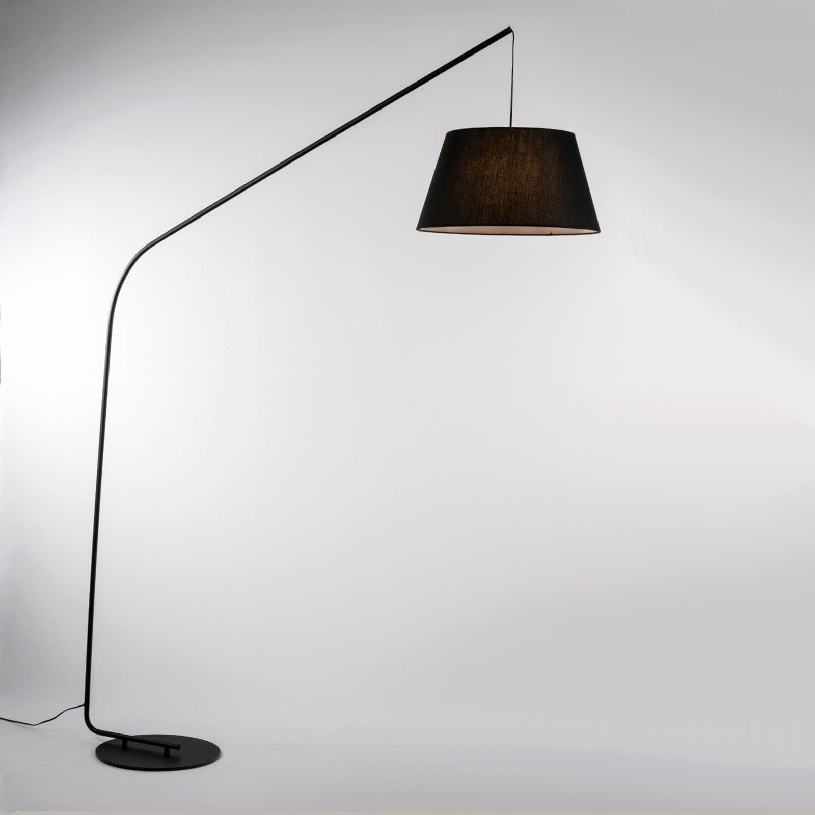 Piantana h180 cm in metallo nero e paralume in tessuto