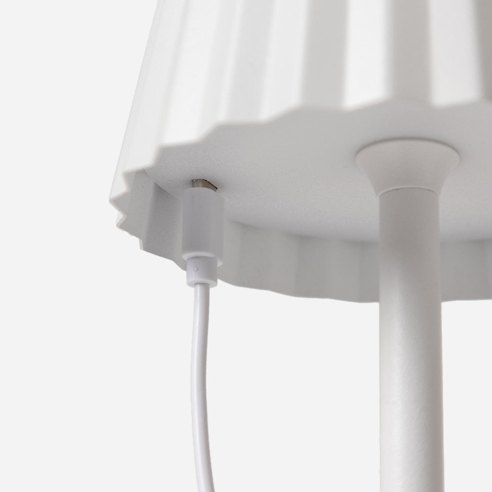 Piantana touch a LED in alluminio bianco con altezza regolabile e paralume plissettato - Topic