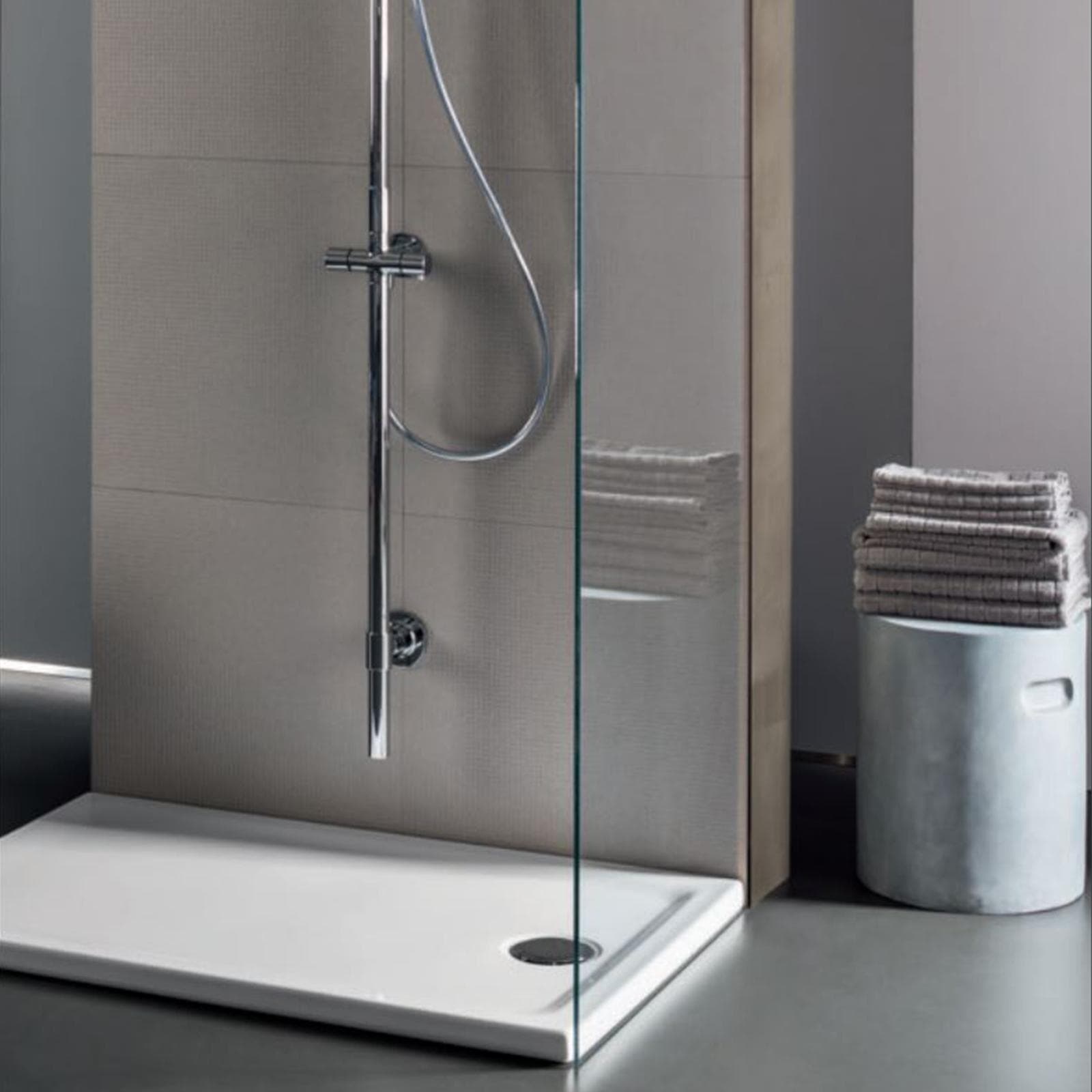 Piatto doccia 100x70 cm di Geberit in ceramica fire-clay antiscivolo bordi smaltati
