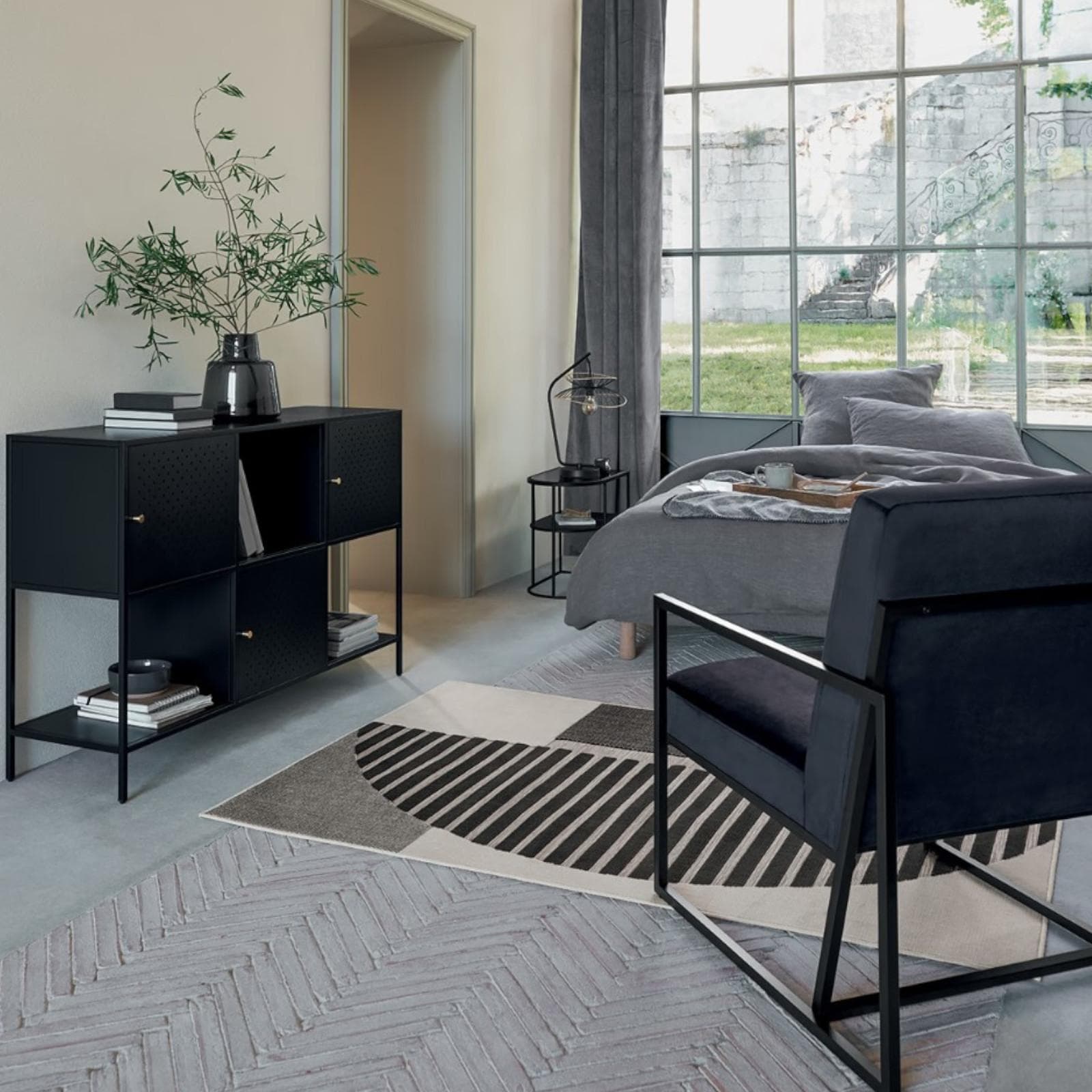 Poltrona 63x84h cm in velluto nero e metallo - Genda