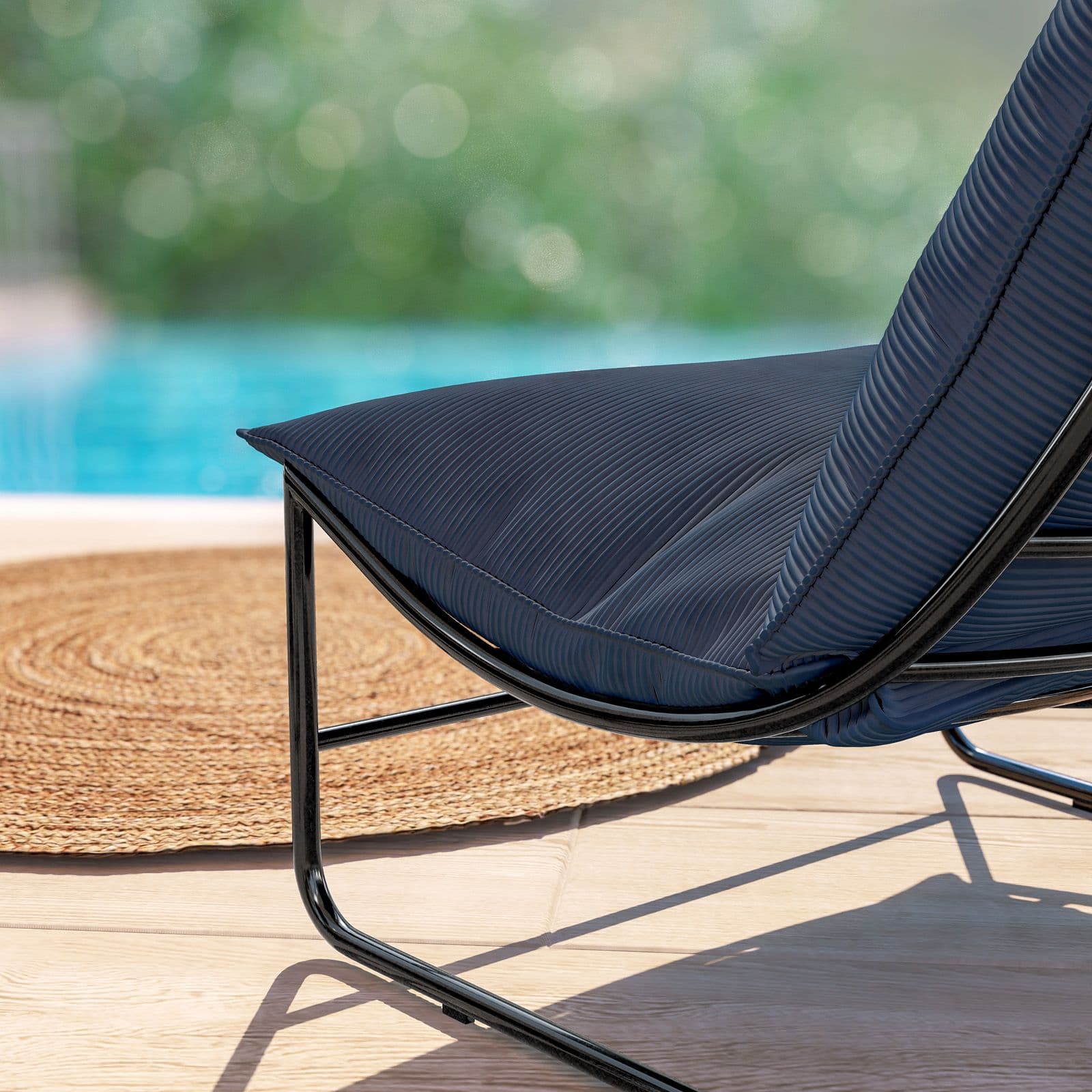 Poltrona da giardino con doppio cuscino in velluto a coste blu e struttura in metallo nero - Lorelei