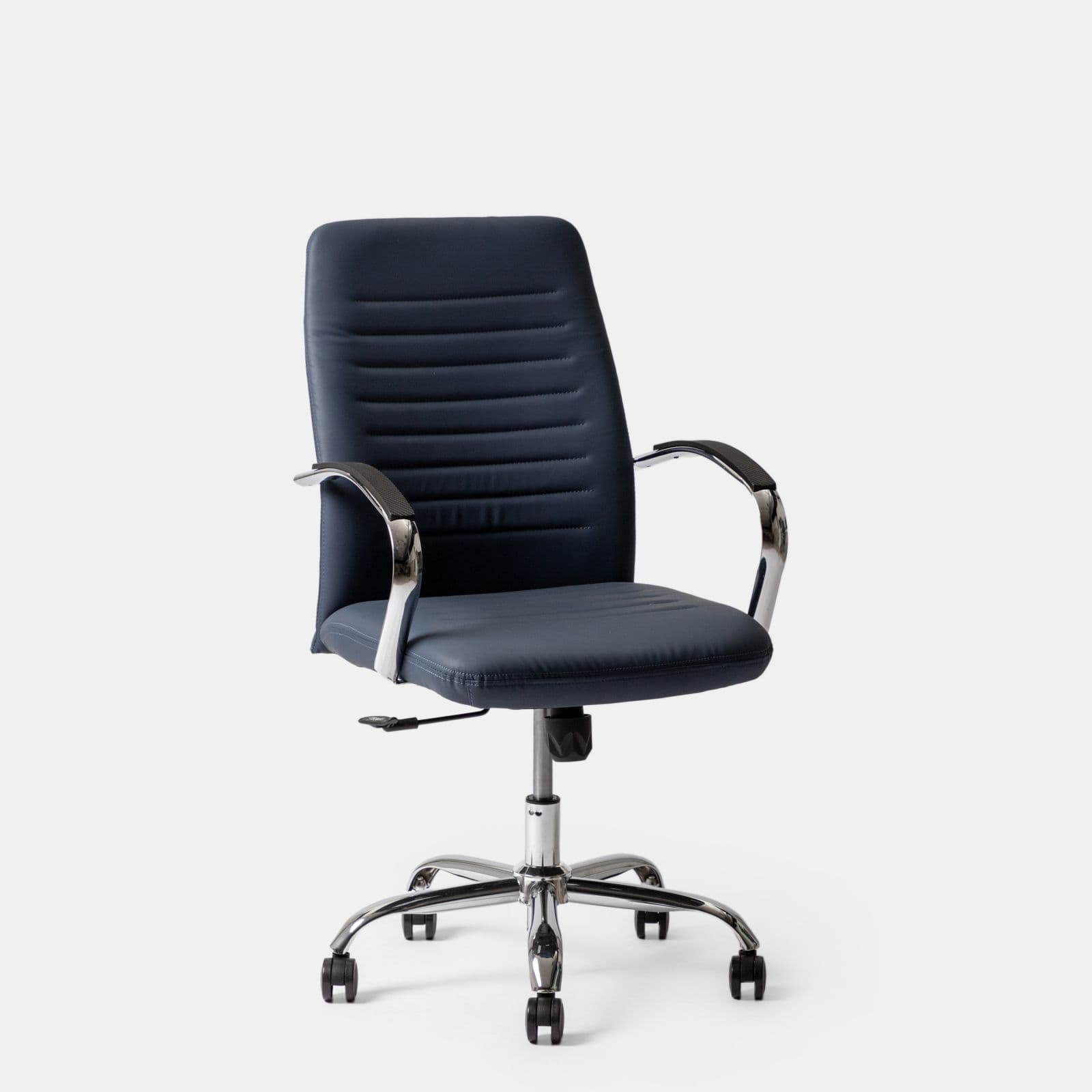 Poltrona da ufficio girevole in similpelle blu con struttura cromo - Supra