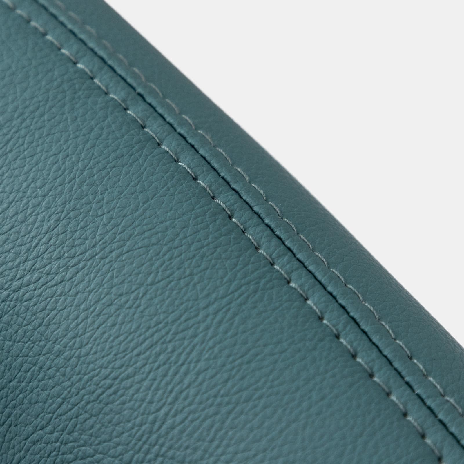 Poltrona girevole da ufficio in similpelle blu petrolio con base in metallo nero - Lexie