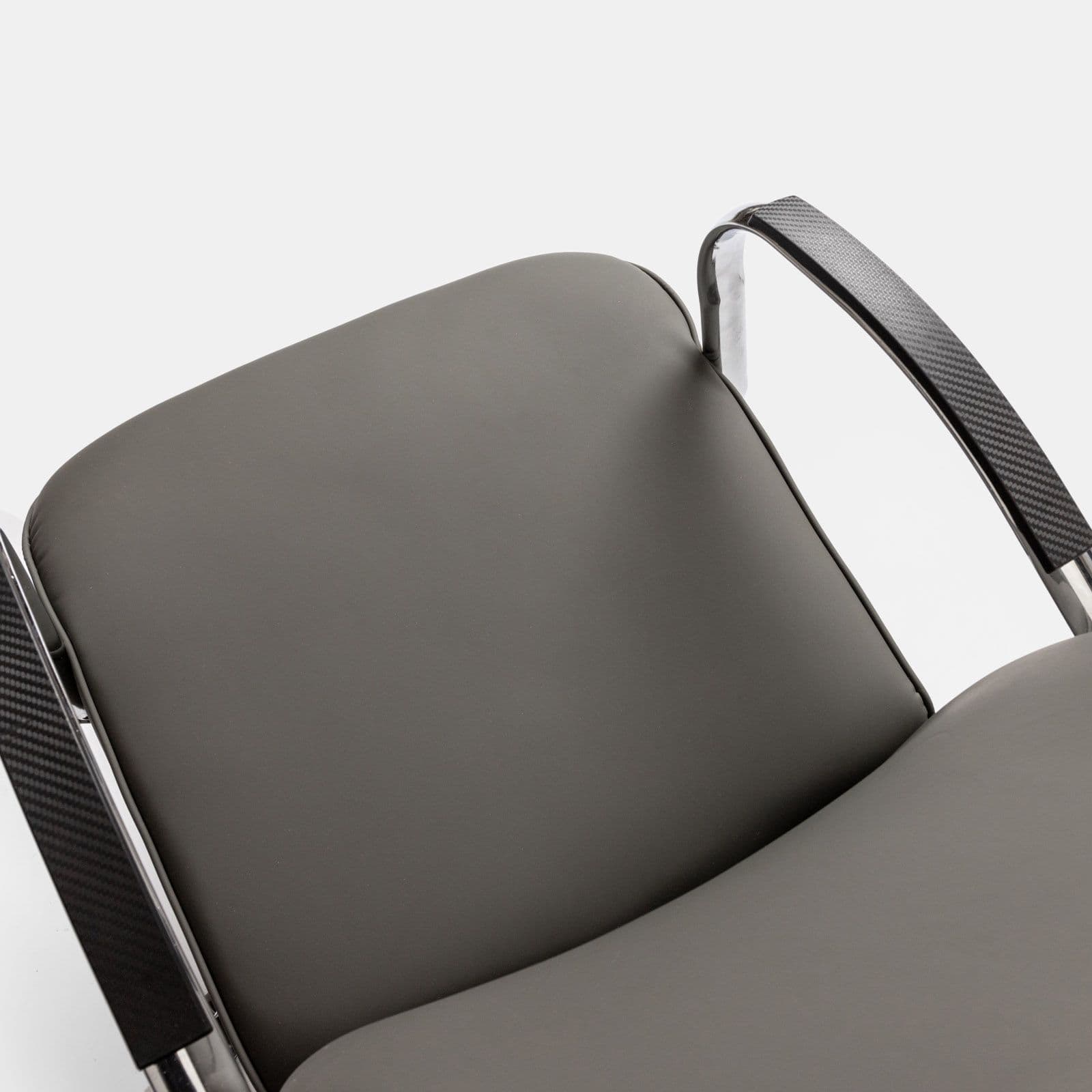 Poltrona girevole da ufficio in similpelle grigio scuro con struttura cromo - Flowy