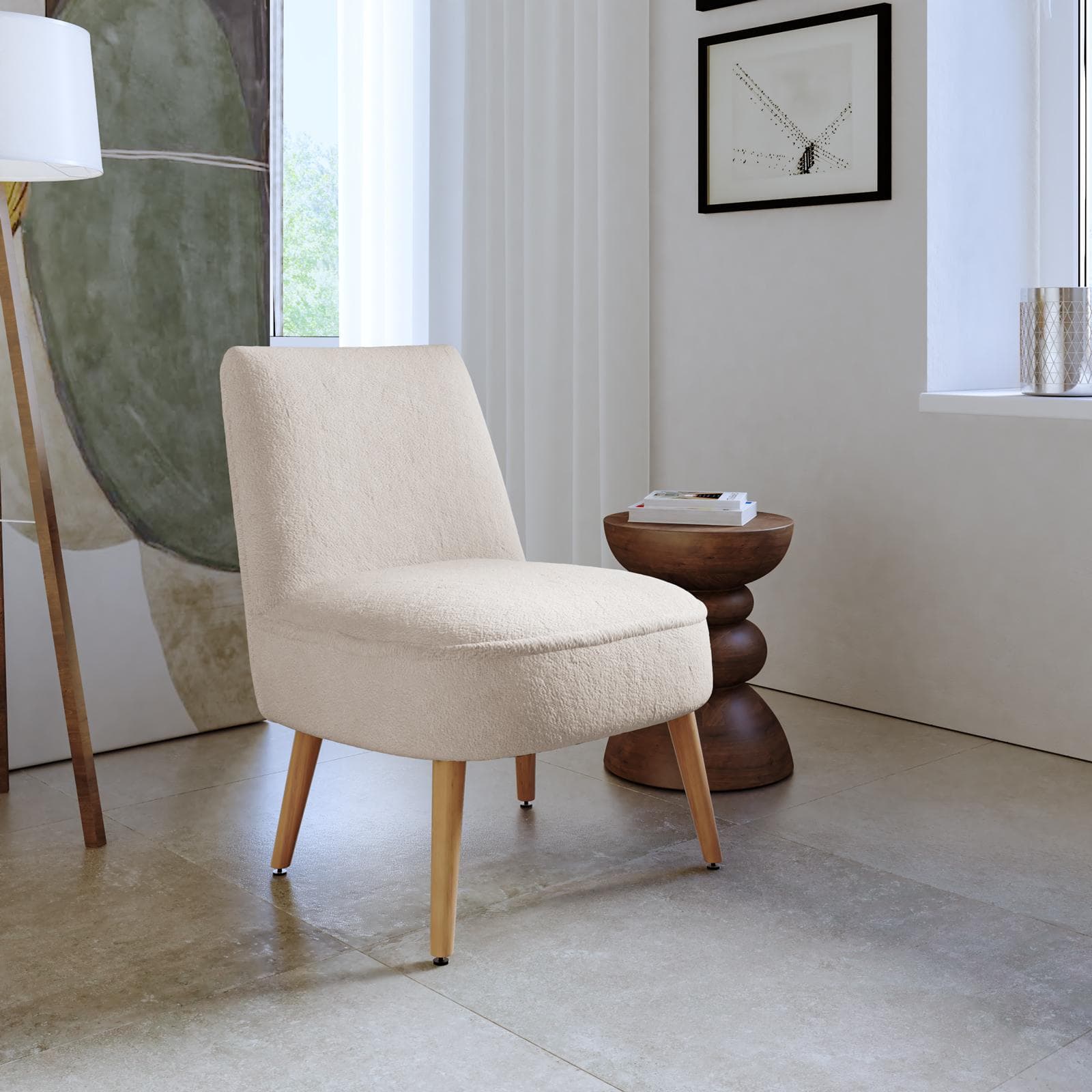 Poltrona in bouclé crema con gambe in legno - Dirla