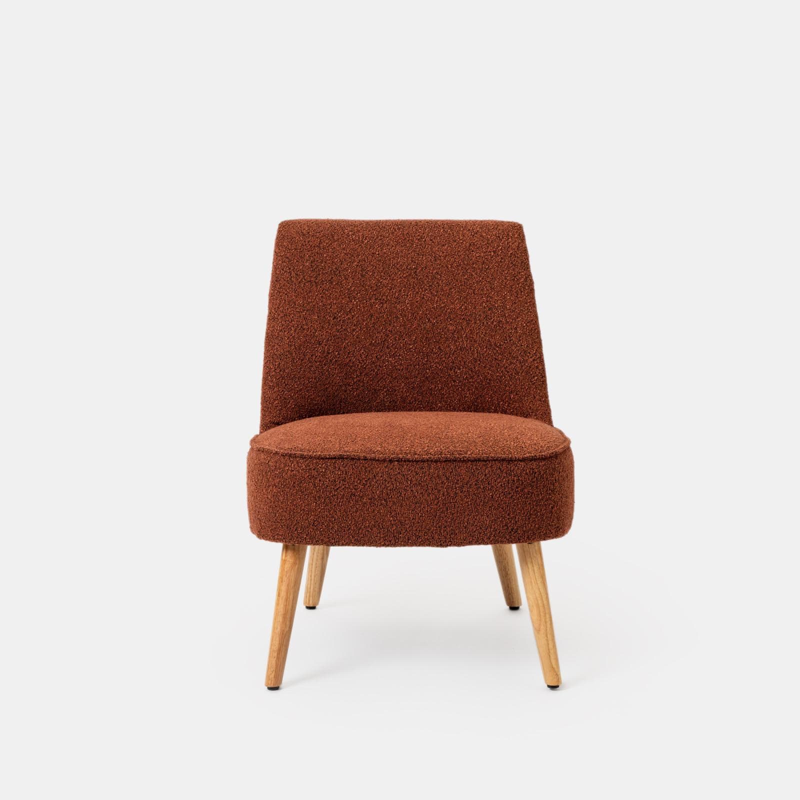 Poltrona in bouclé terracotta con gambe in legno - Dirla