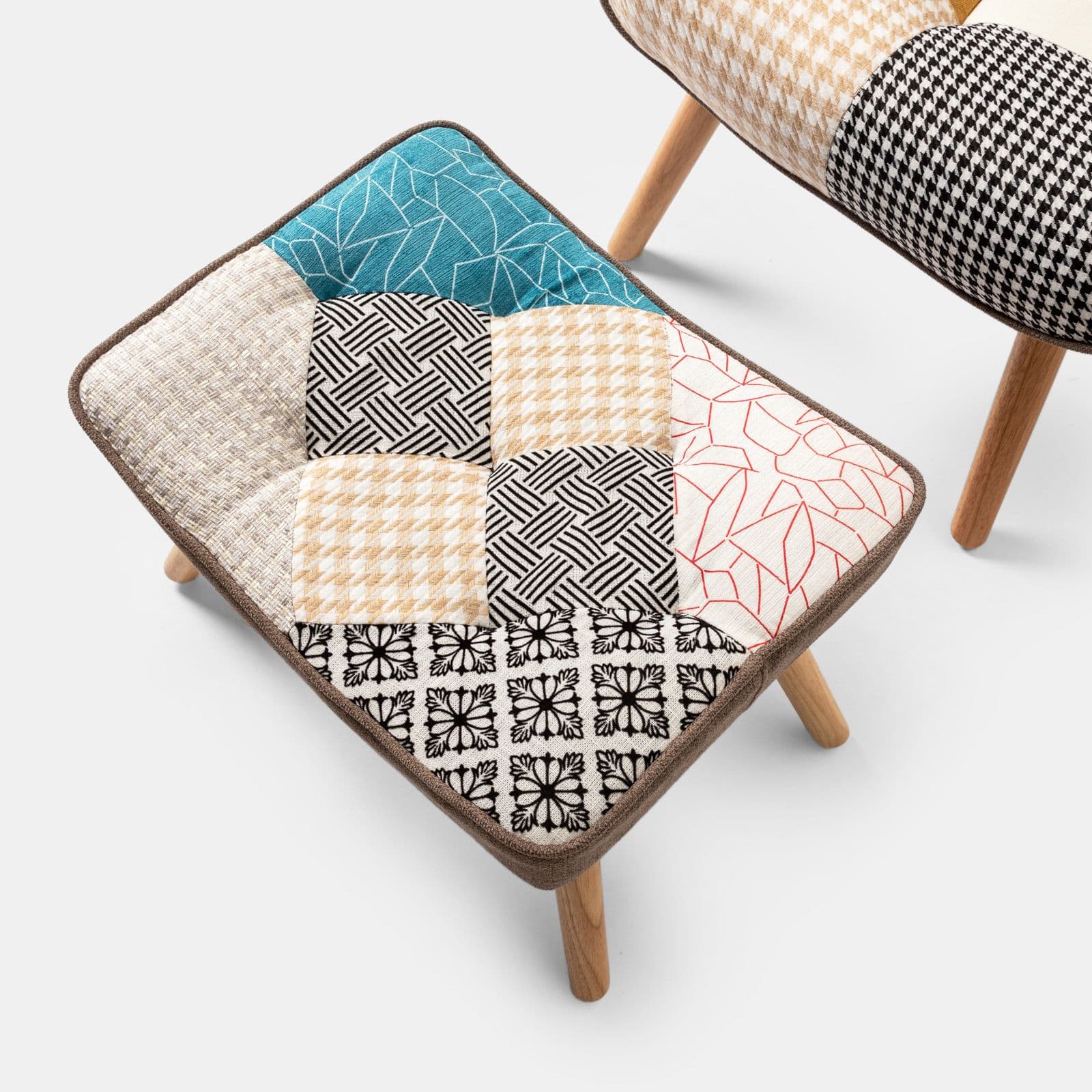Poltrona scandinava in tessuto patchwork multicolor con poggiapiedi - Copenaghen