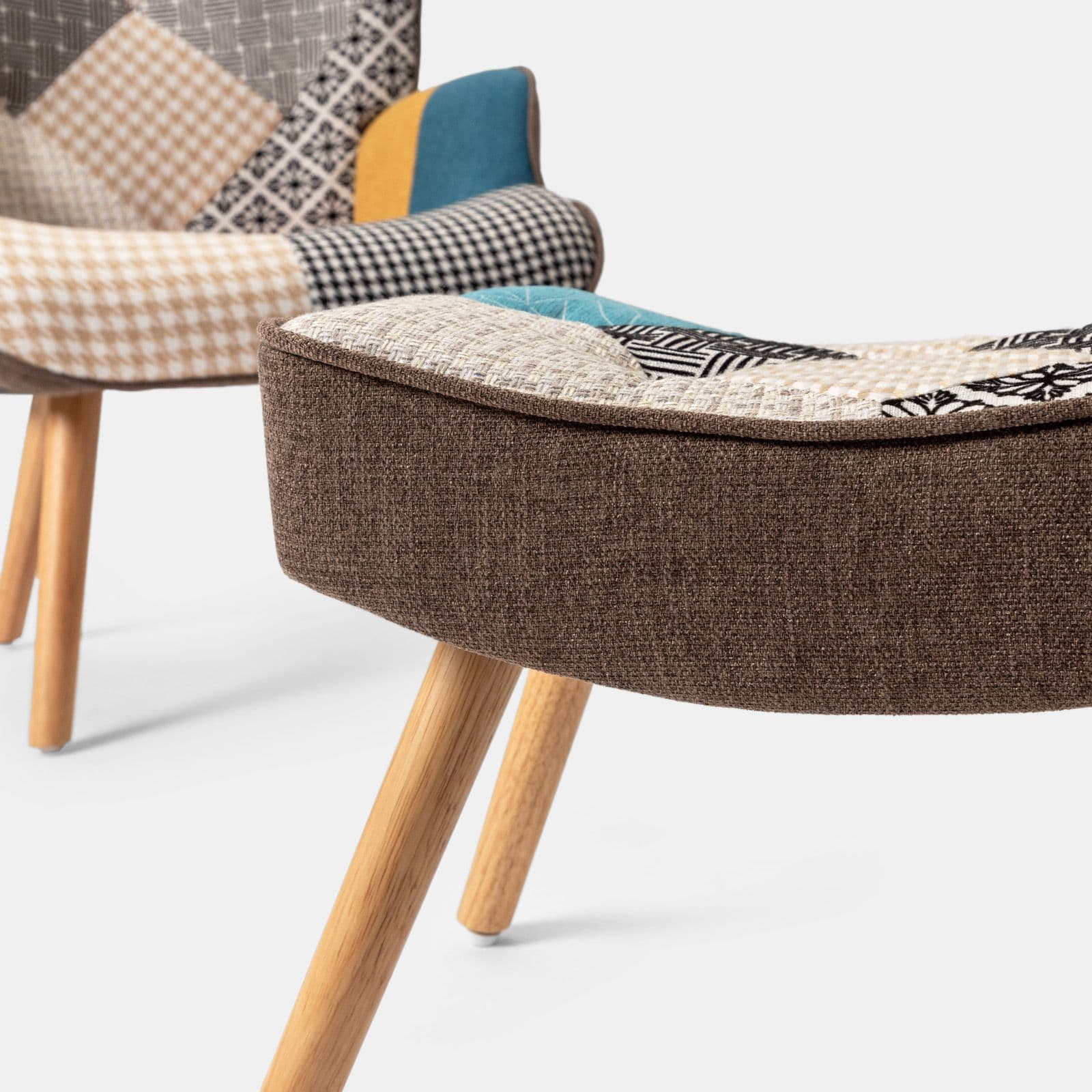 Poltrona scandinava in tessuto patchwork multicolor con poggiapiedi - Copenaghen