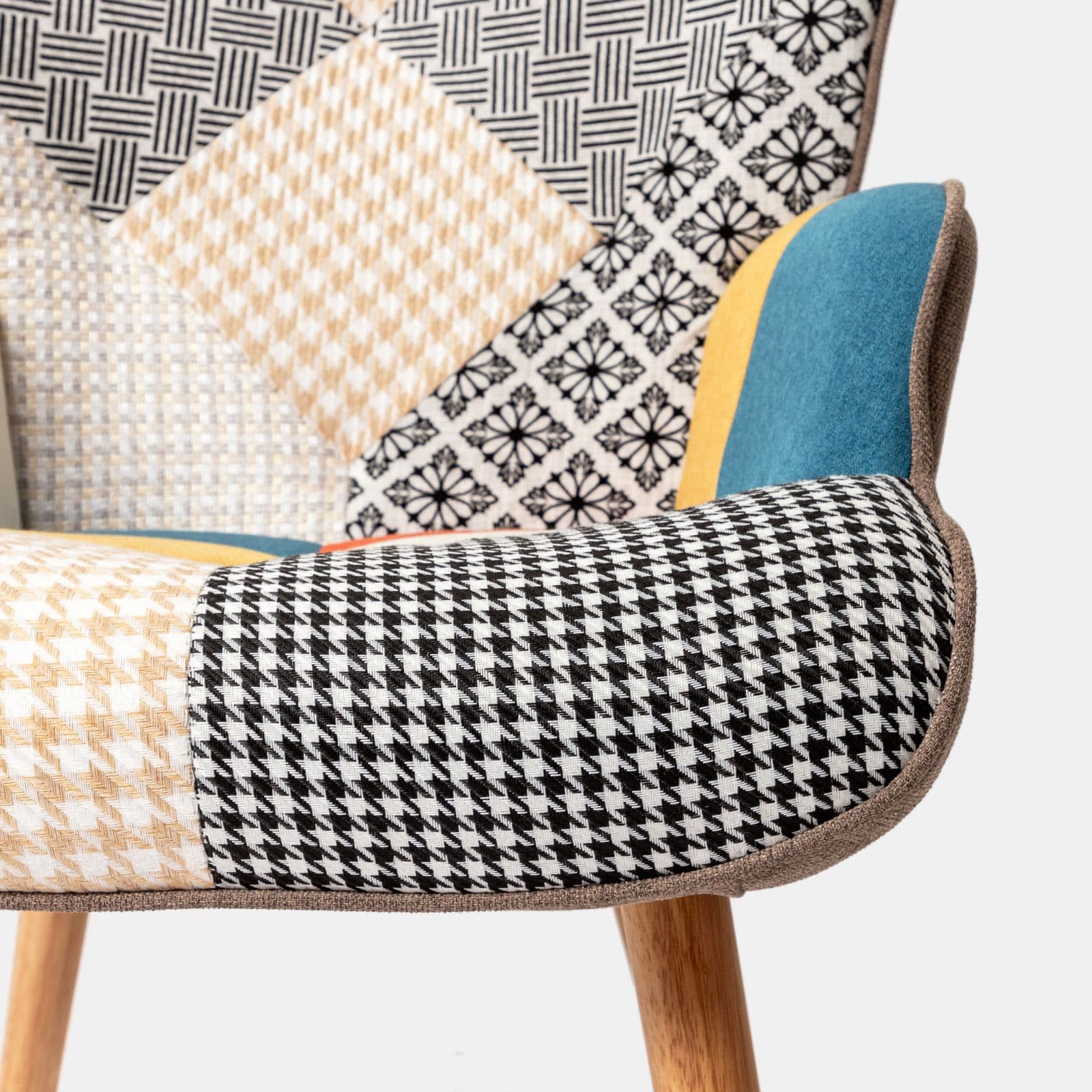 Poltrona scandinava in tessuto patchwork multicolor con poggiapiedi - Copenaghen