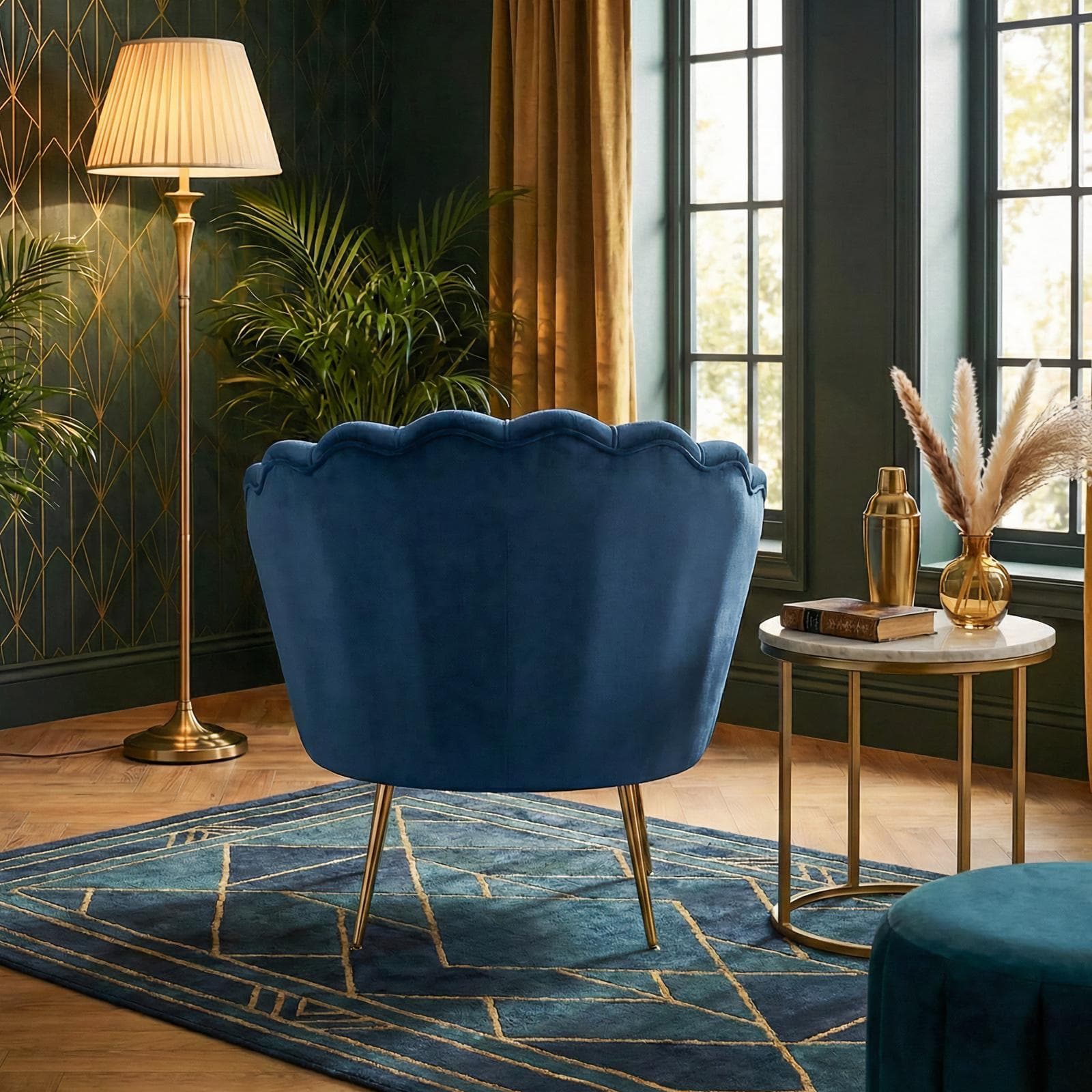 Poltrona conchiglia in velluto blu con seduta imbottita e gambe oro - Snob