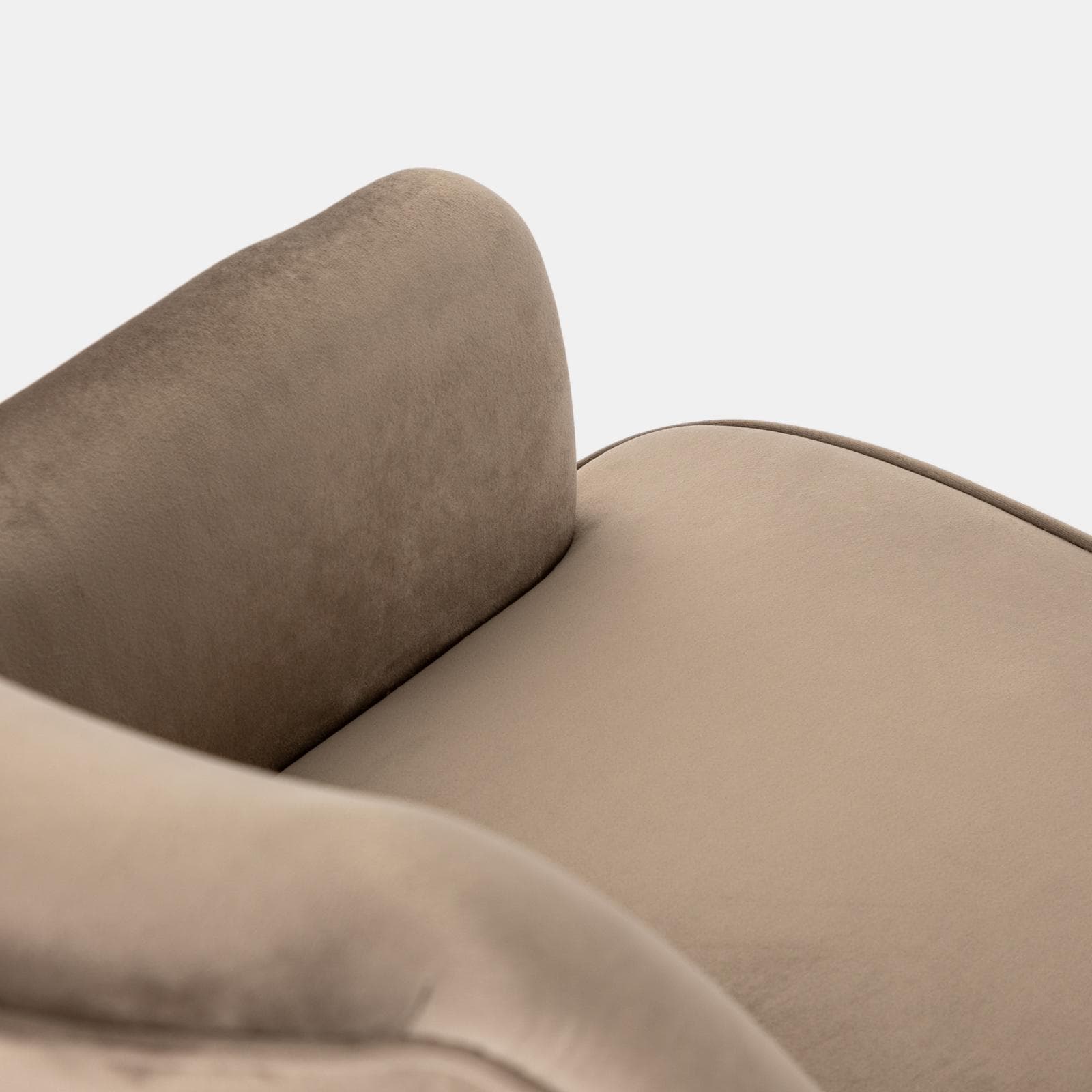 Poltrona in velluto cioccolato con gambe in legno - Elenor