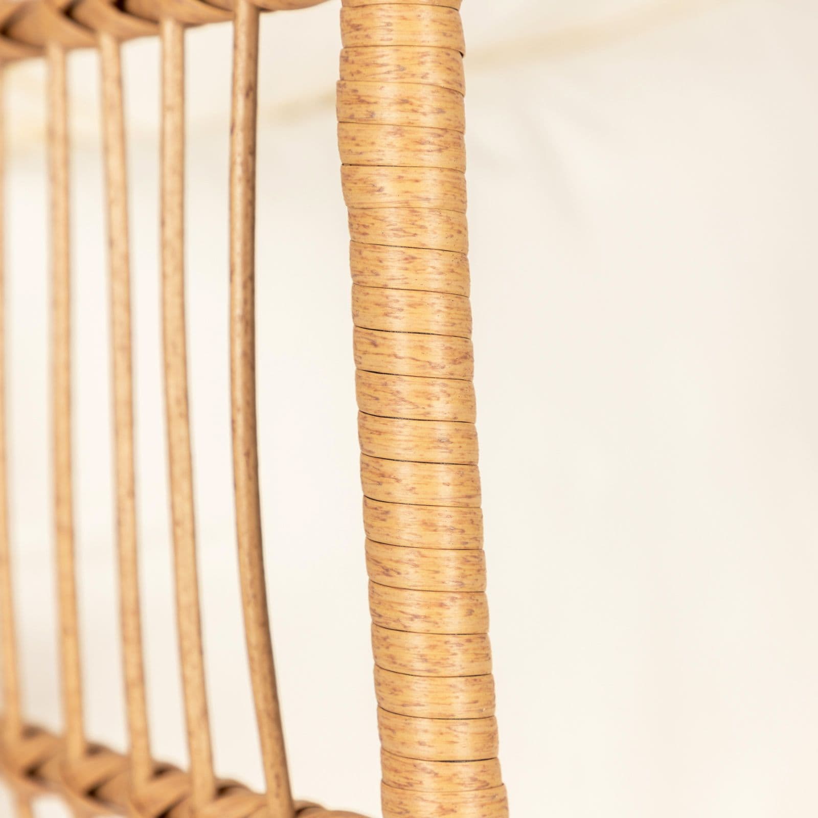 Poltrona sospesa in polyrattan naturale con cuscino e supporto - Tristan