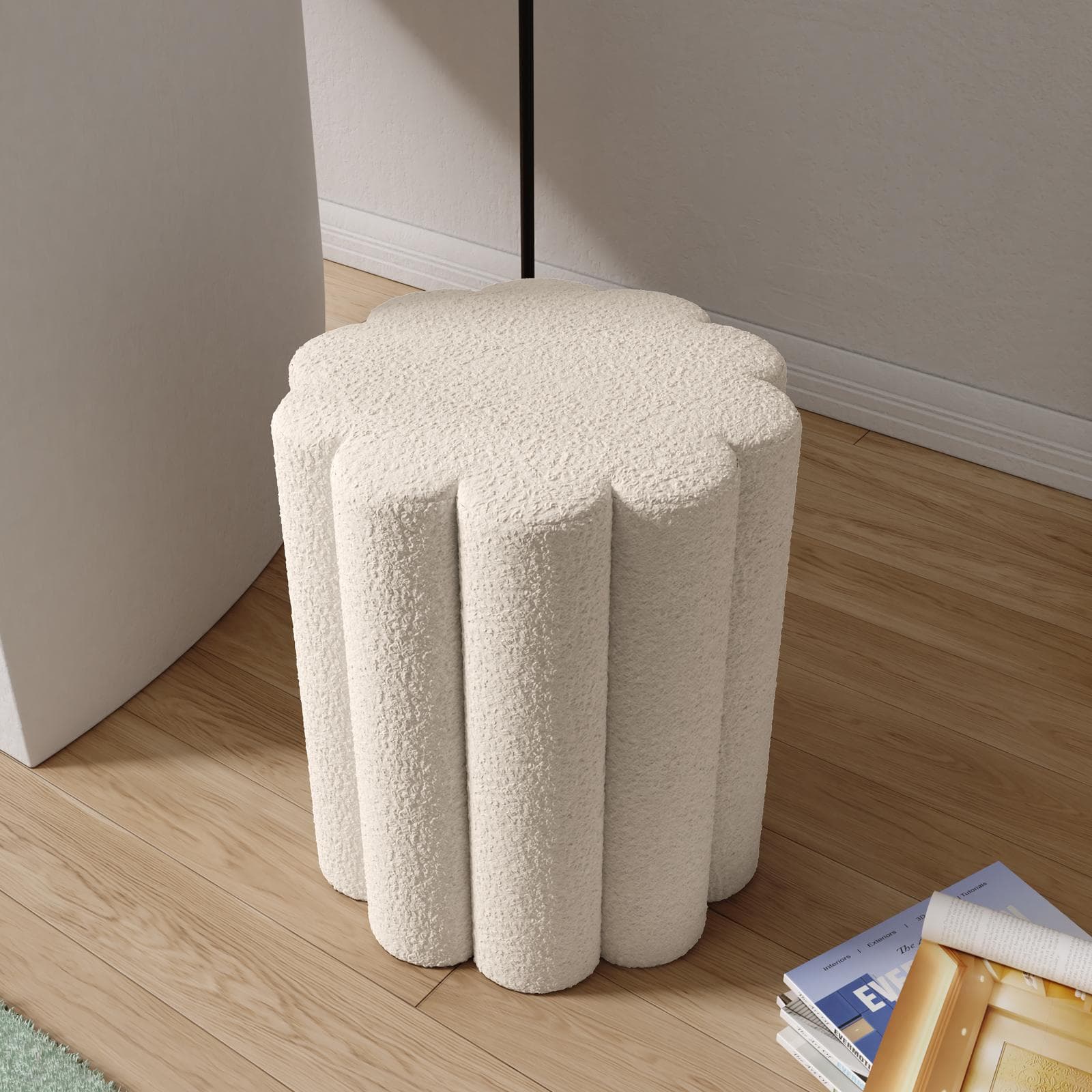 Pouf 35x40h cm in tessuto teddy bianco a forma di fiore - Taylen