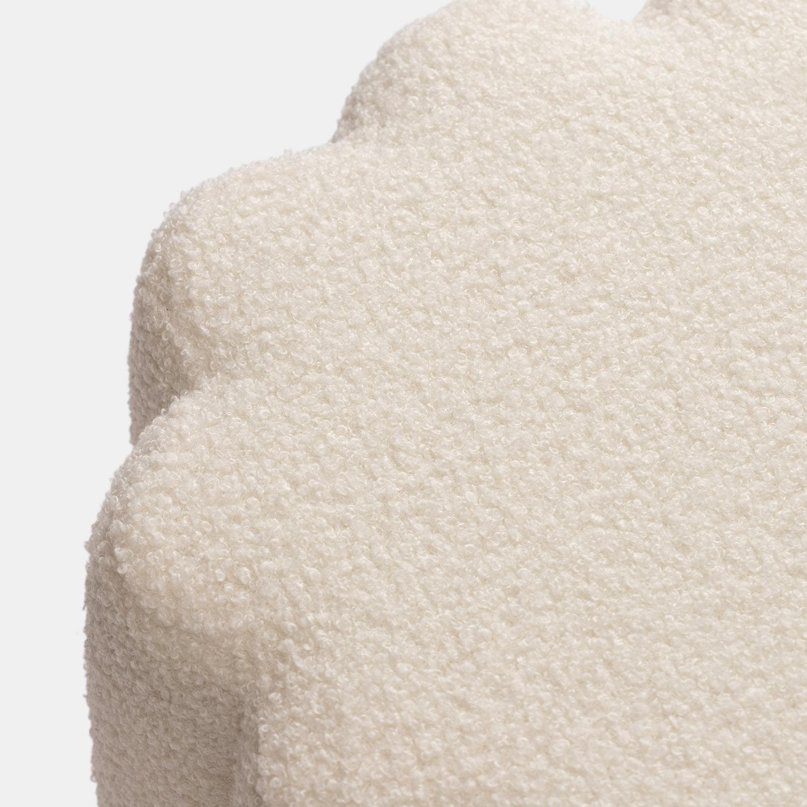 Pouf 35x40h cm in tessuto teddy bianco a forma di fiore - Taylen