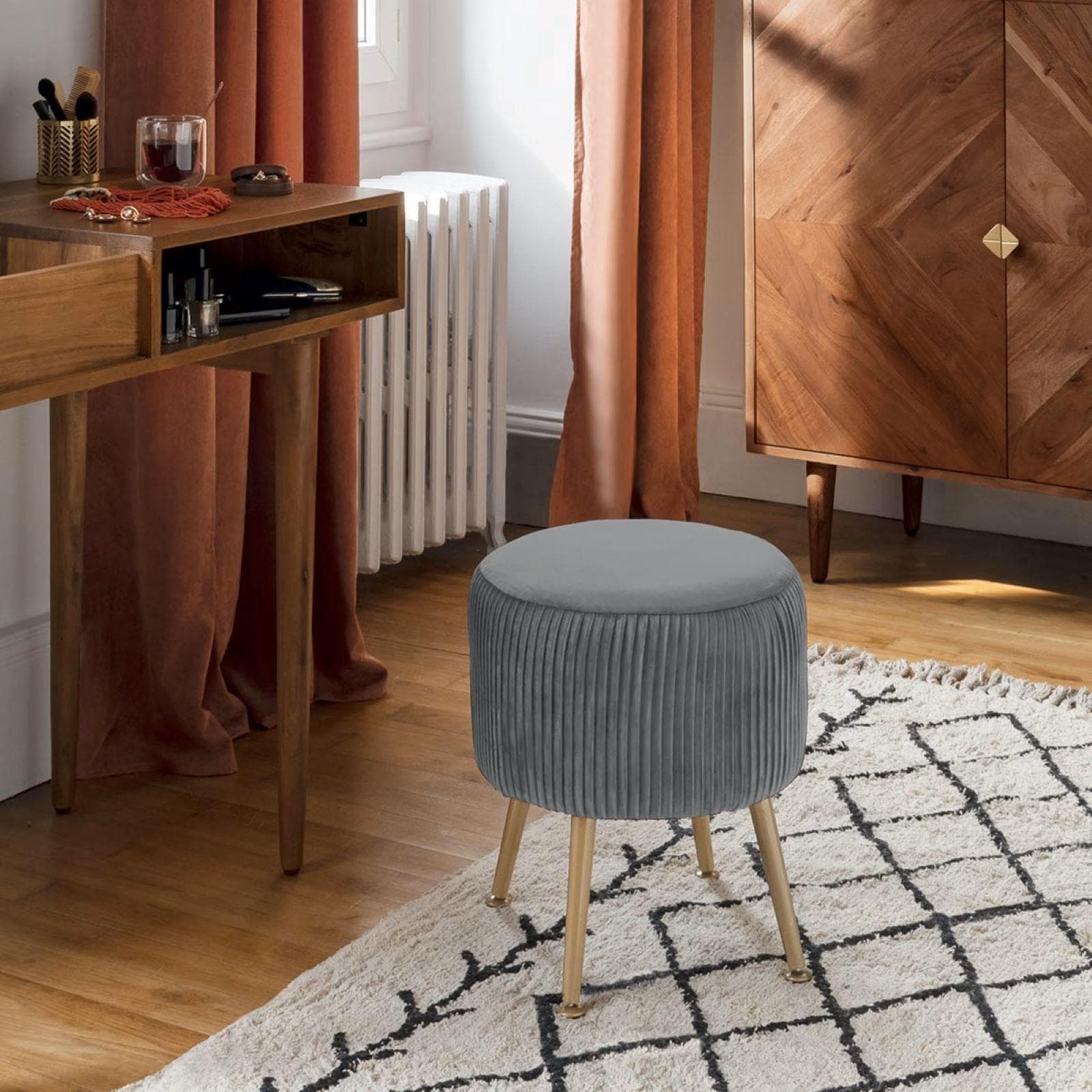 Pouf in velluto grigio con gambe metallo oro - Caen