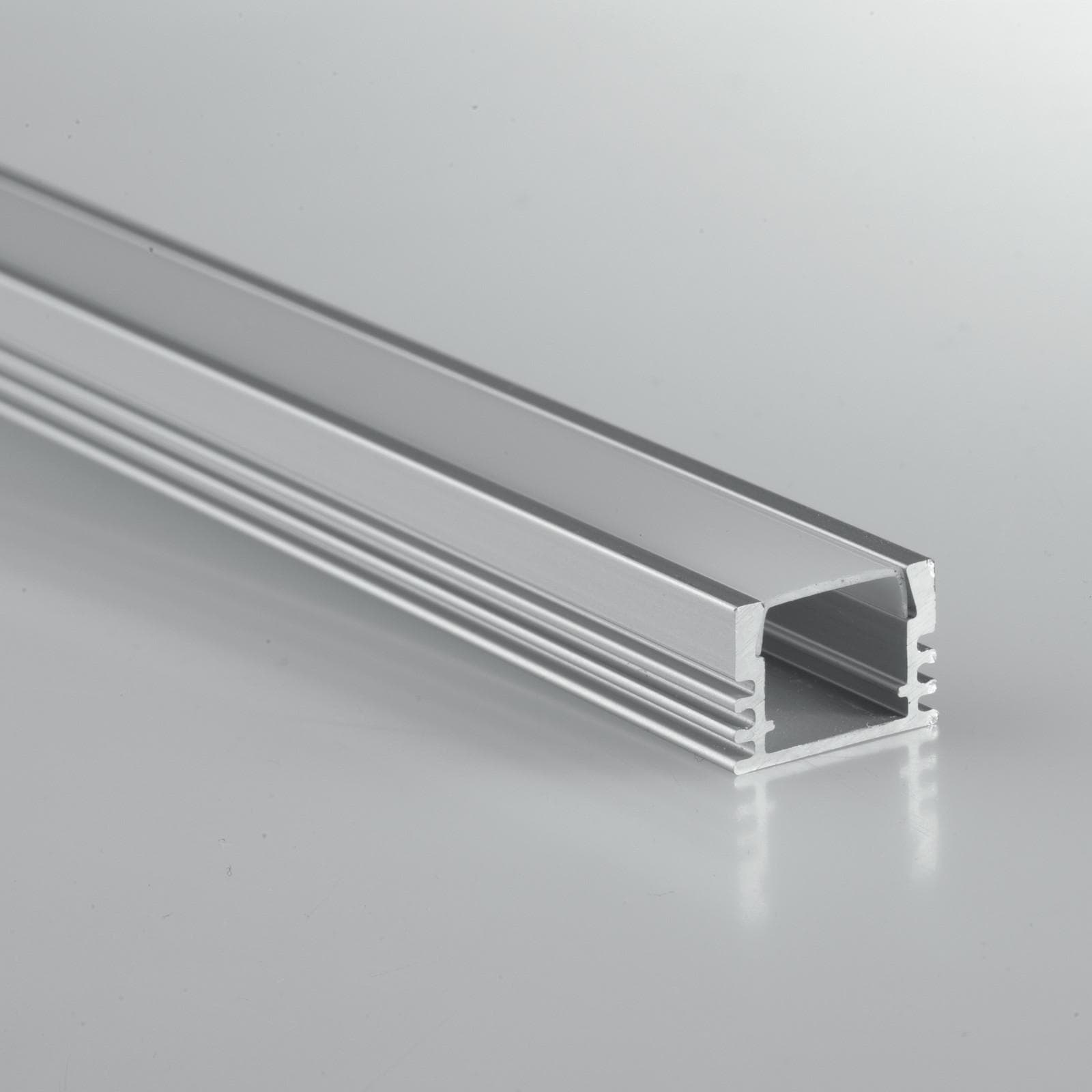 Profilo 100x1,2 cm in alluminio silver con installazione ad incasso o a superficie - Bogar