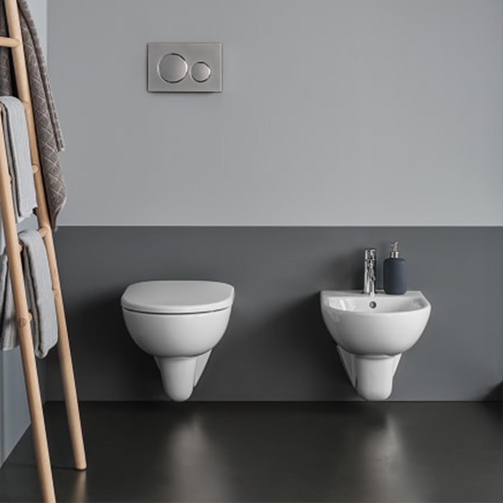 Sanitari sospesi a cacciata rimfree sedile cerniere inox Selnova - Geberit