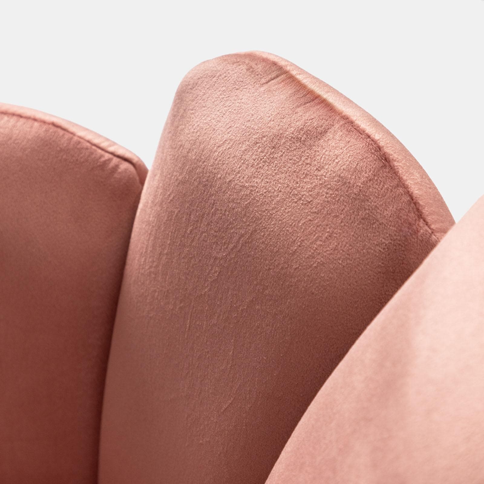 Sedia in velluto rosa antico con schienale a conchiglia e gambe in metallo finitura oro - Pedersen