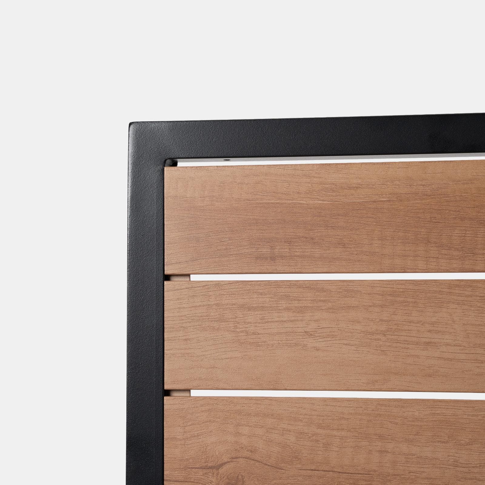 Sedia da esterno con braccioli in alluminio antracite e doghe effetto legno miele - Carioca Wood