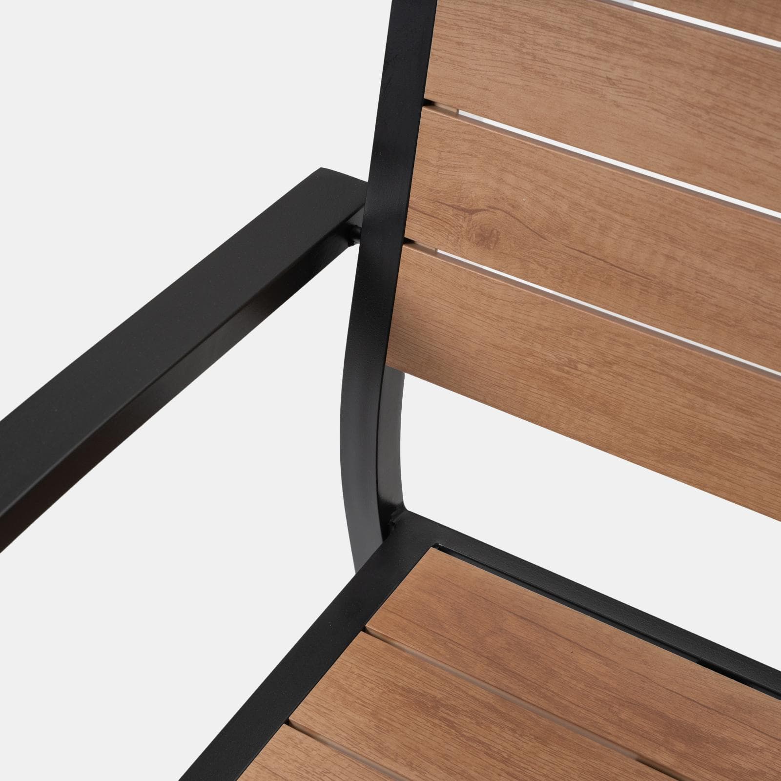 Sedia da esterno con braccioli in alluminio antracite e doghe effetto legno miele - Carioca Wood