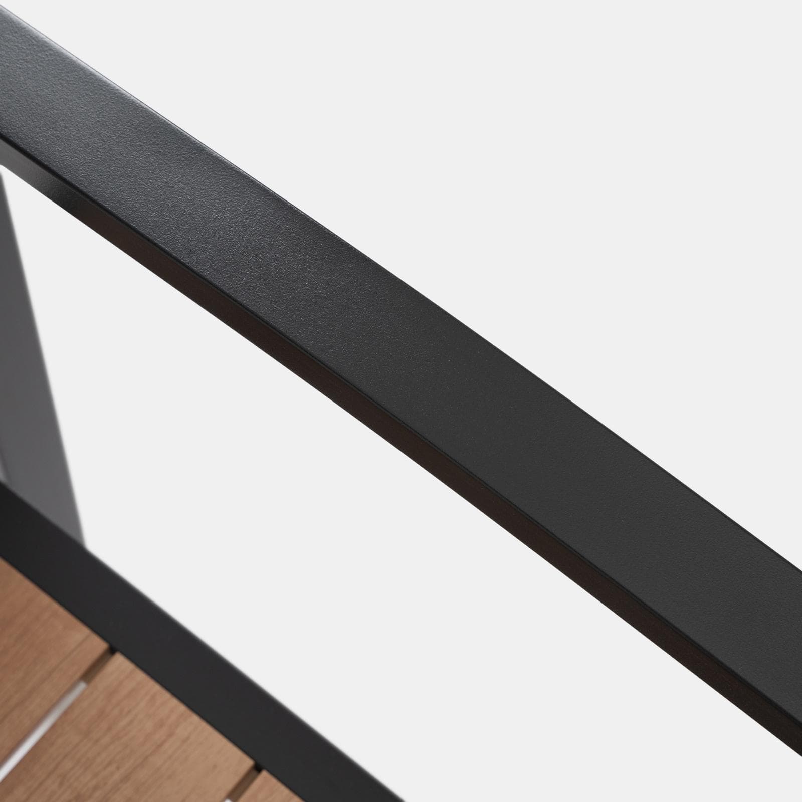 Sedia da esterno con braccioli in alluminio antracite e doghe effetto legno miele - Carioca Wood