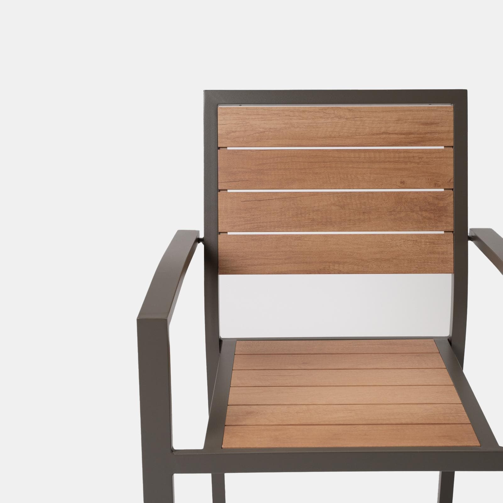Sedia da esterno con braccioli in alluminio tortora e doghe effetto legno miele - Carioca Wood
