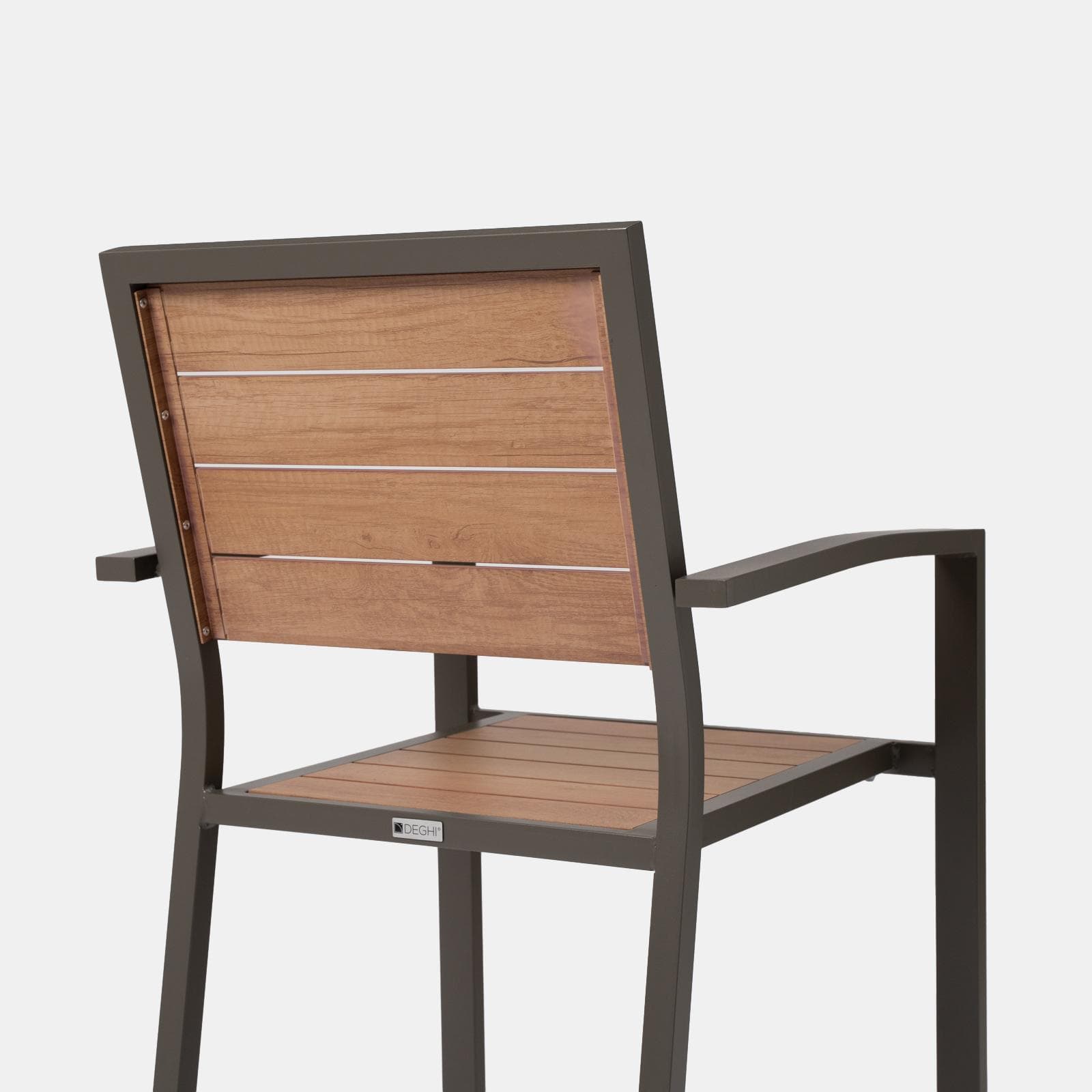 Sedia da esterno con braccioli in alluminio tortora e doghe effetto legno miele - Carioca Wood
