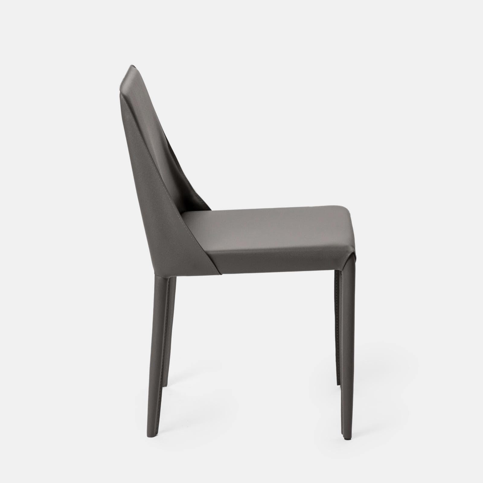 Sedia in similpelle grigio scuro con gambe in metallo rivestite - Molving