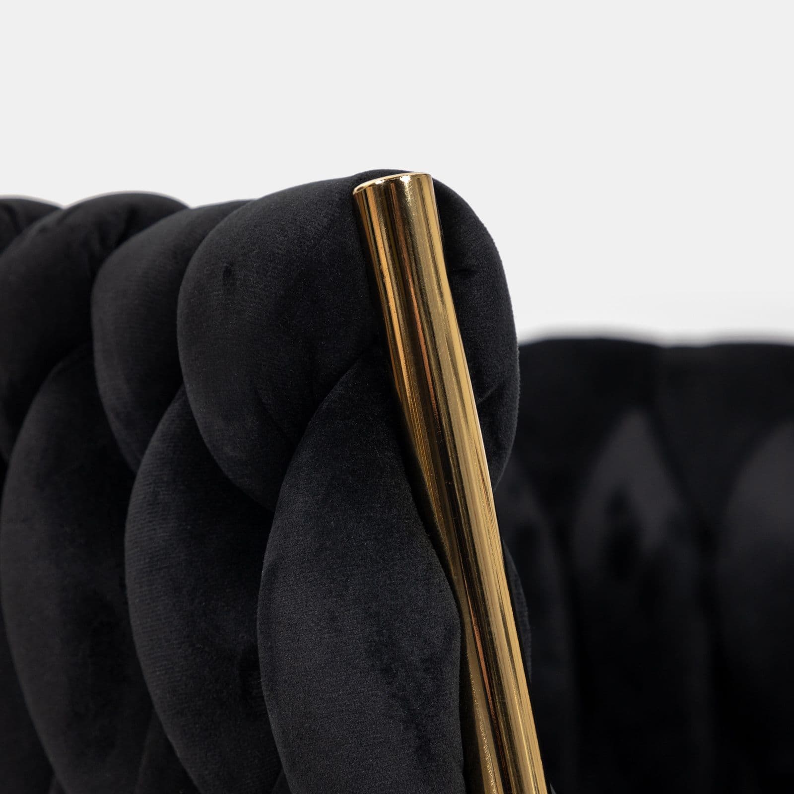 Set 2 poltrone con schienale in velluto nero intrecciato e gambe oro - Intrigue