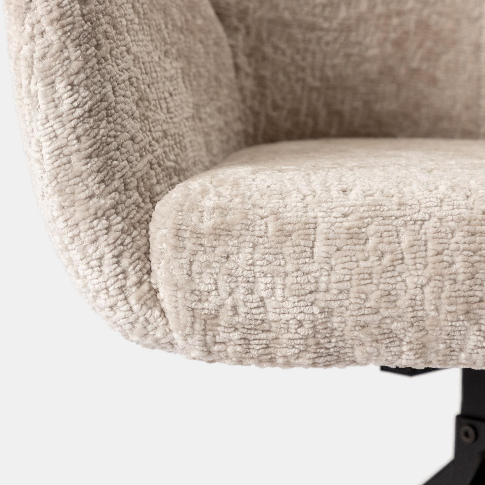 Set 2 poltrone girevoli in ciniglia beige con gambe in metallo nero - Sherah
