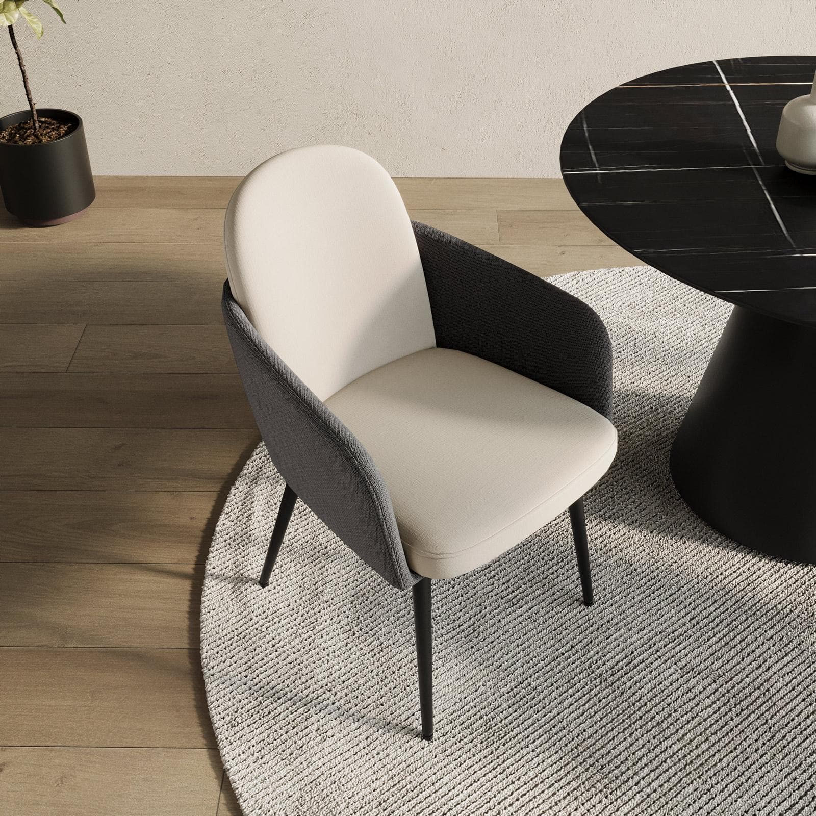 Set 2 poltrone in velluto beige con braccioli e schienale in tessuto antracite e gambe in metallo nero - Shayla